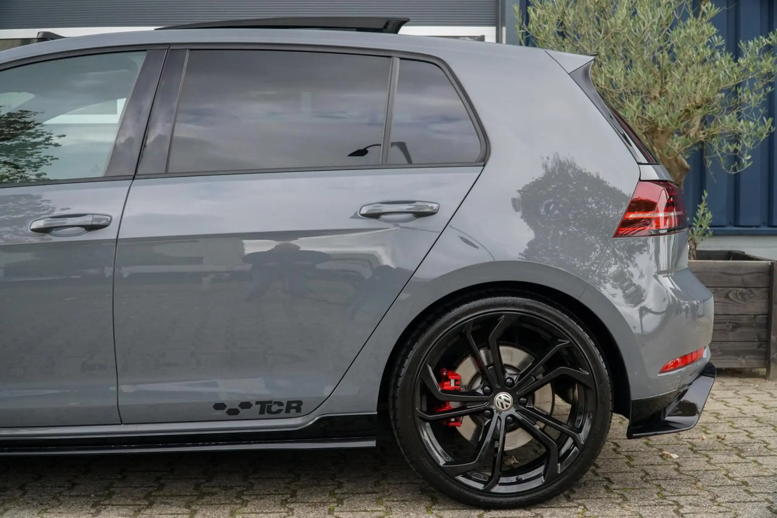 Volkswagen - Golf GTI