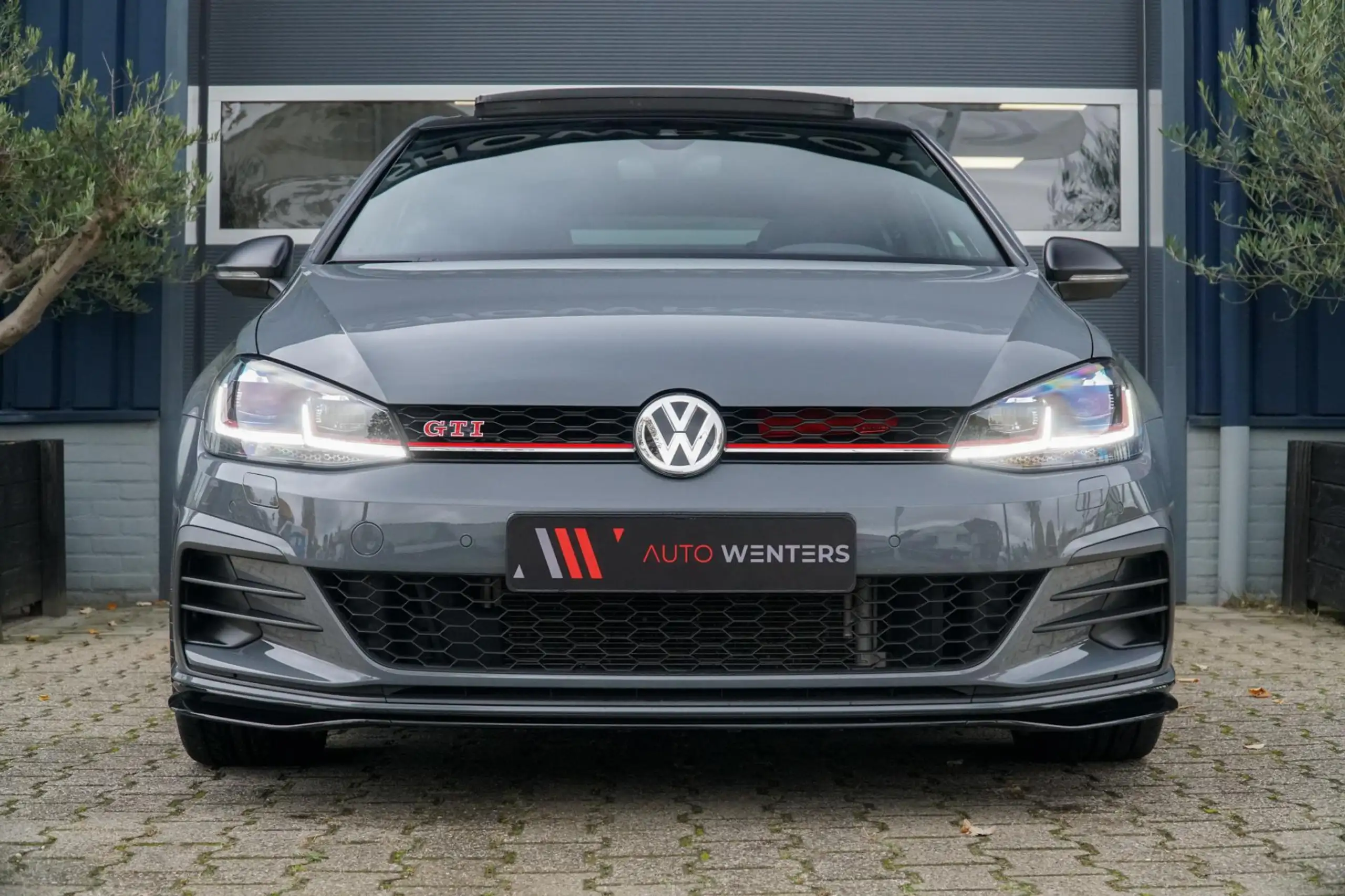 Volkswagen - Golf GTI