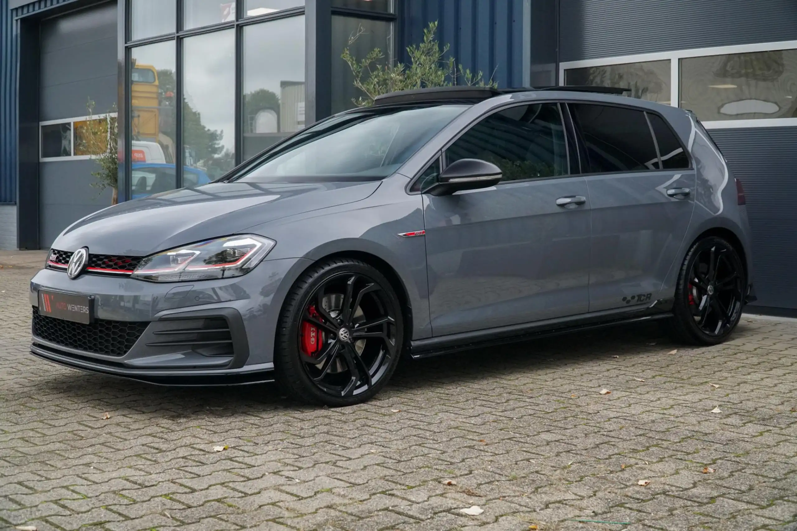 Volkswagen - Golf GTI