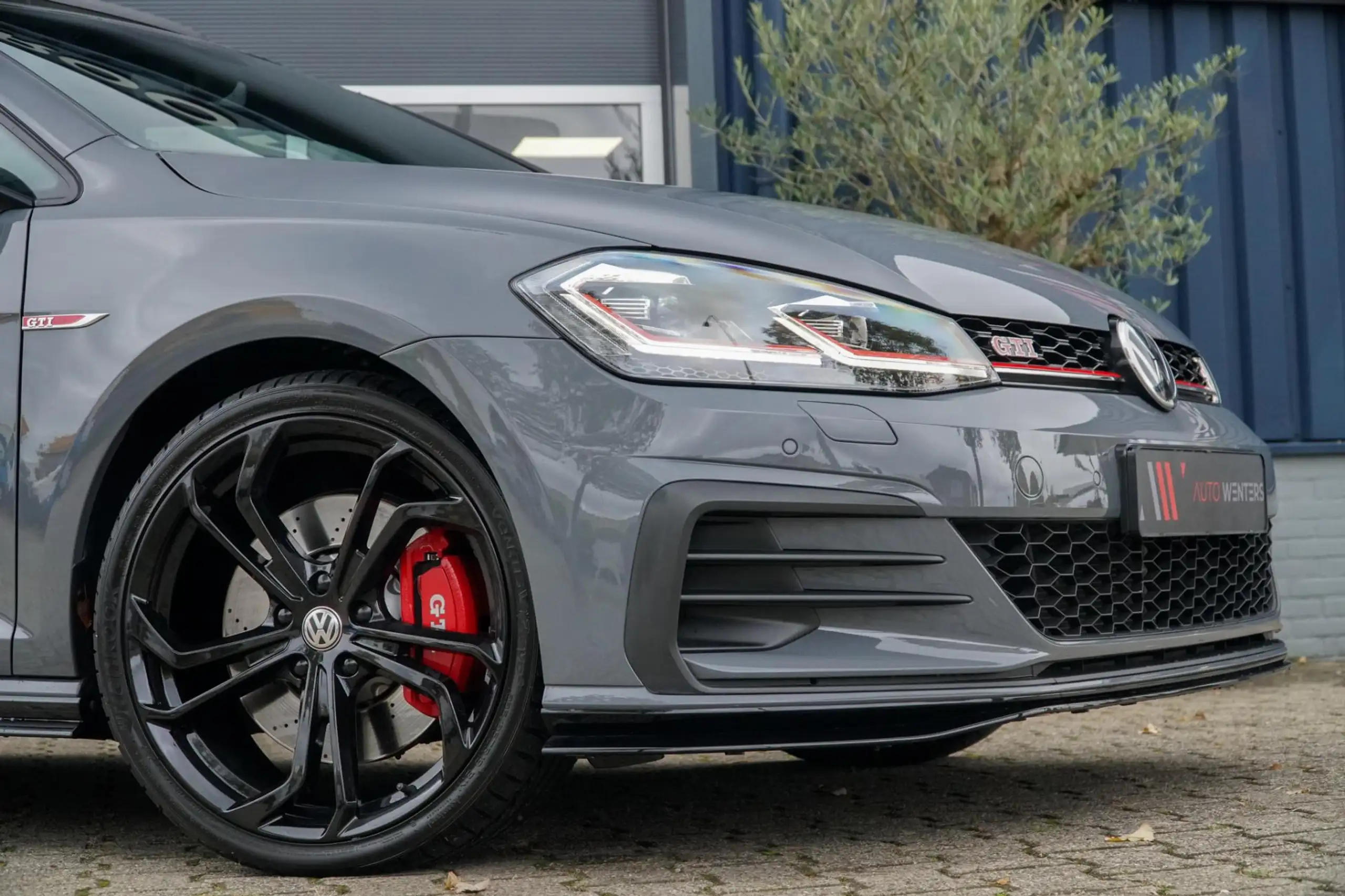 Volkswagen - Golf GTI