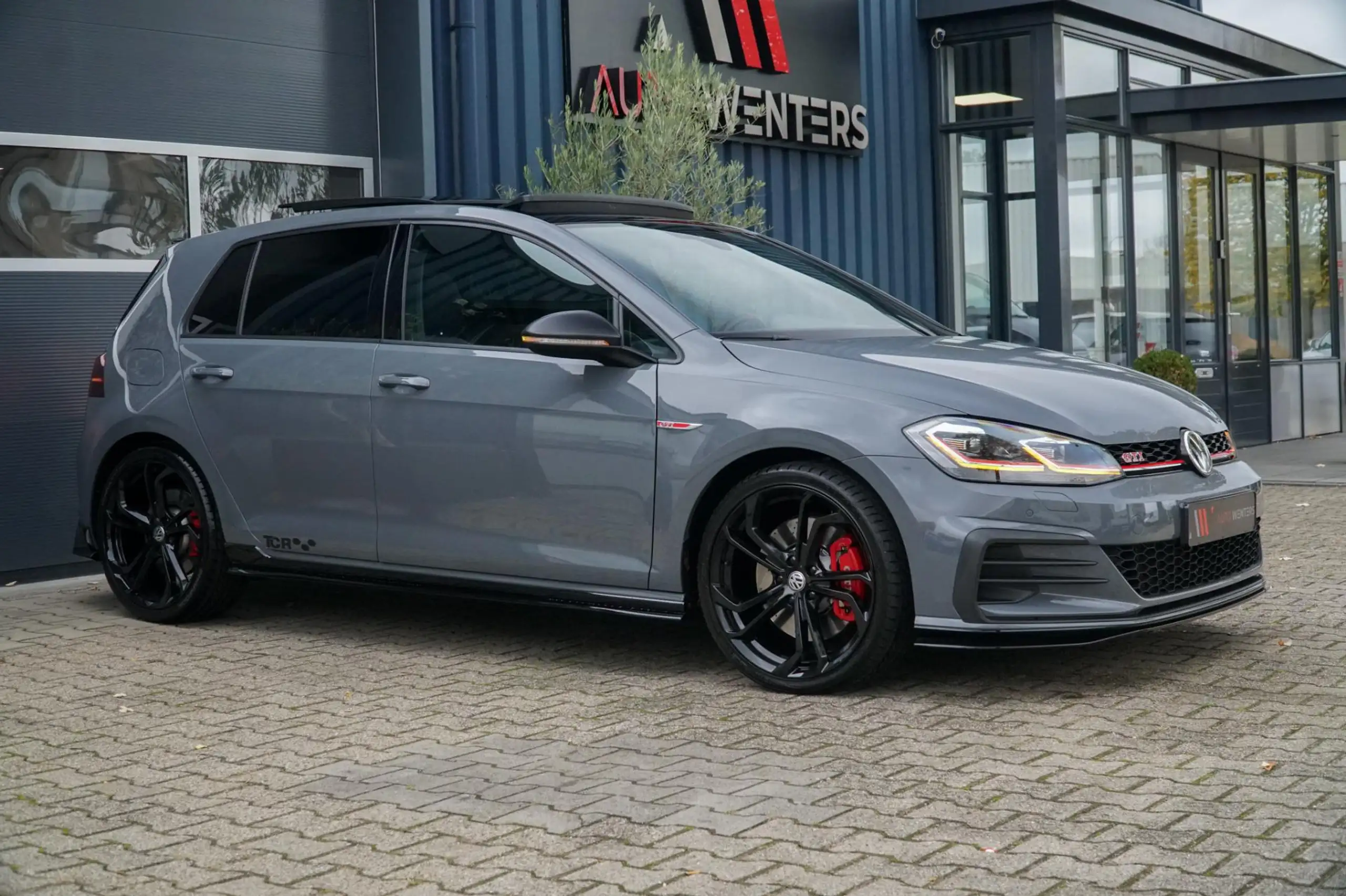 Volkswagen - Golf GTI