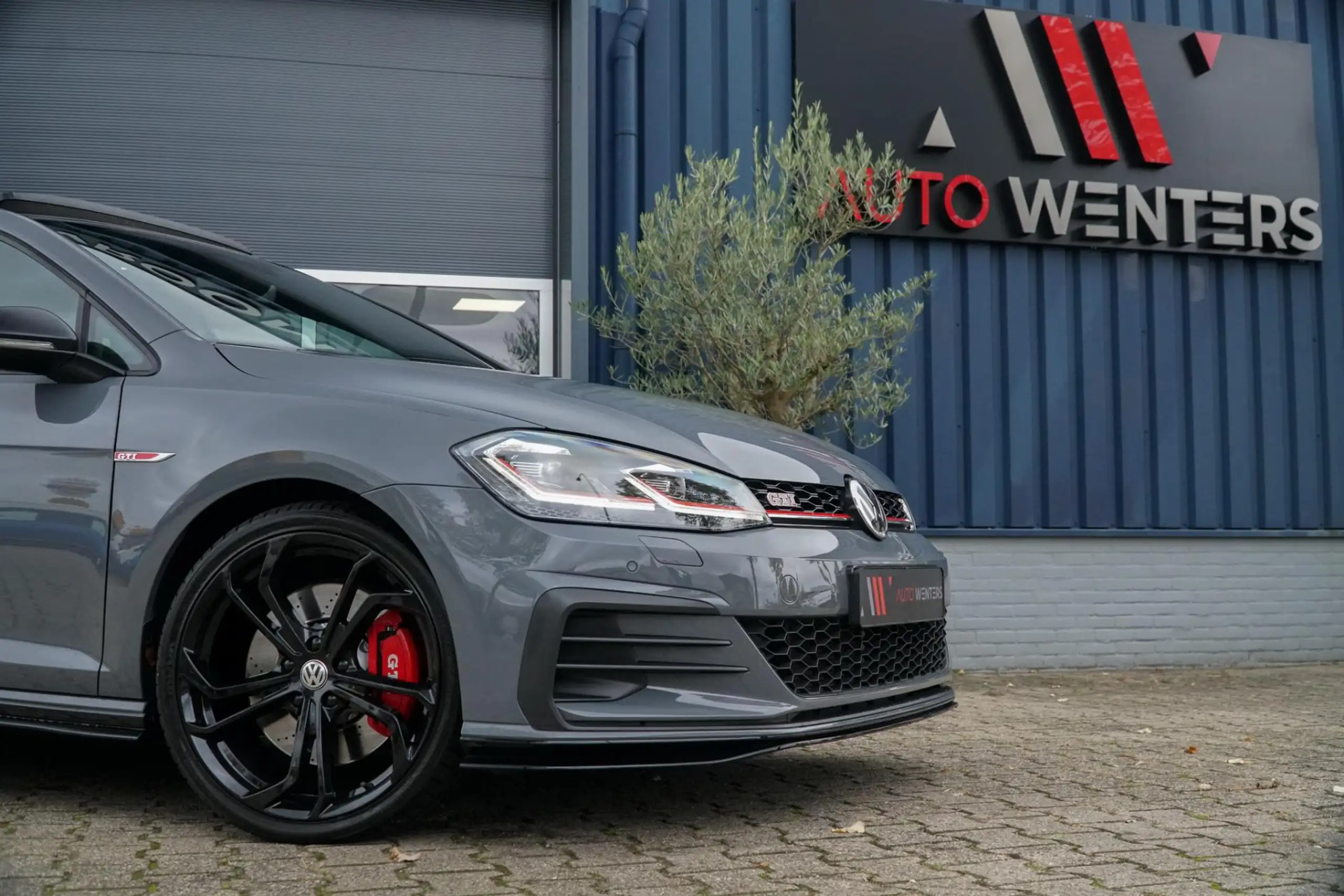 Volkswagen - Golf GTI