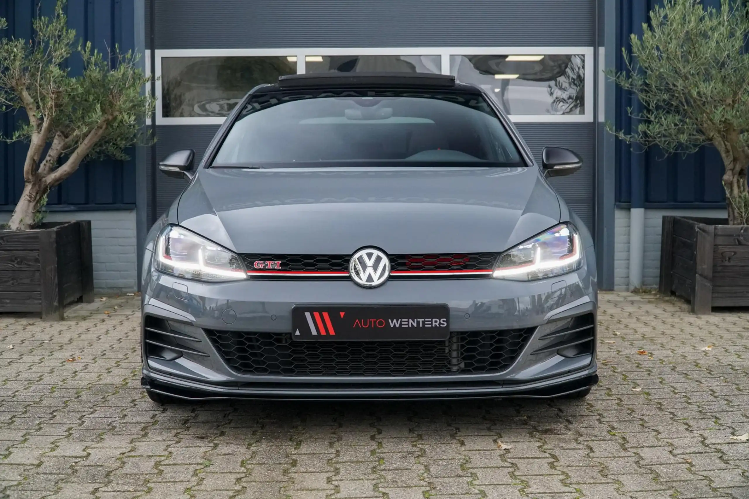 Volkswagen - Golf GTI