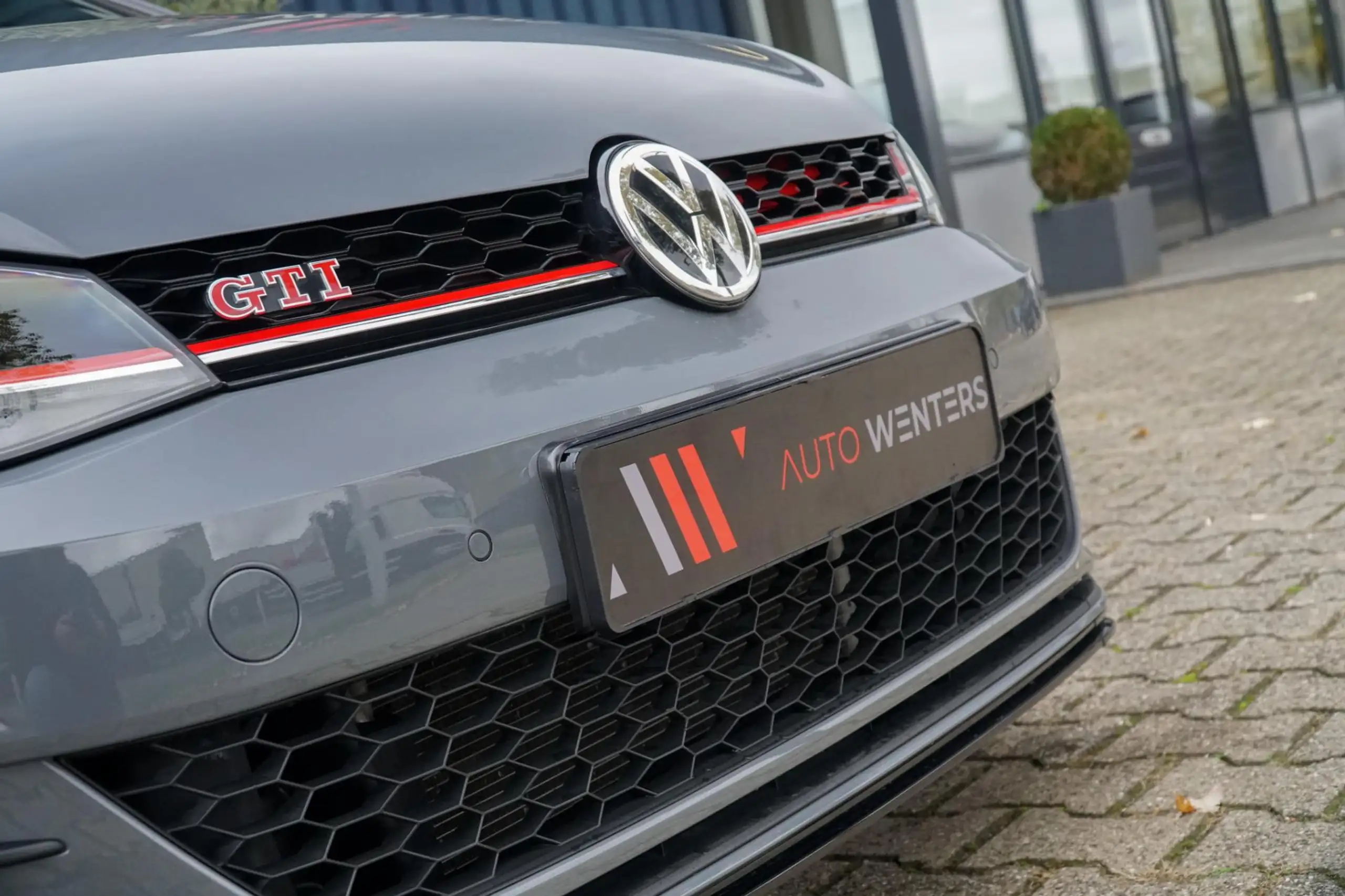 Volkswagen - Golf GTI