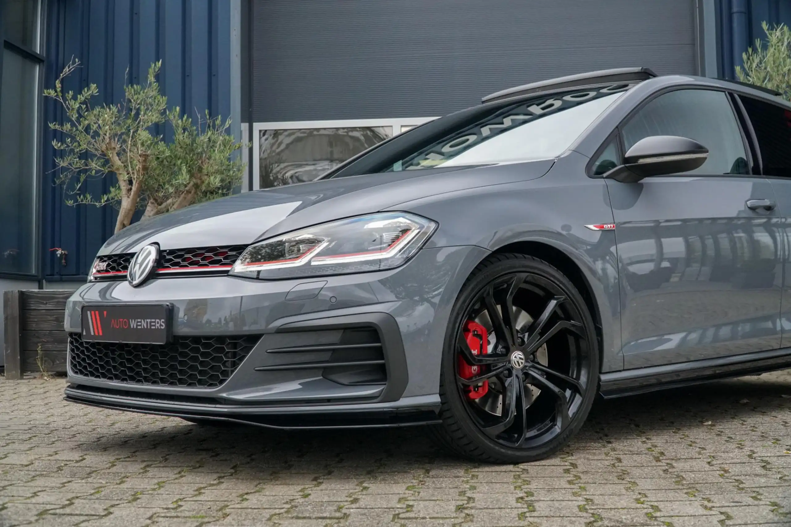 Volkswagen - Golf GTI