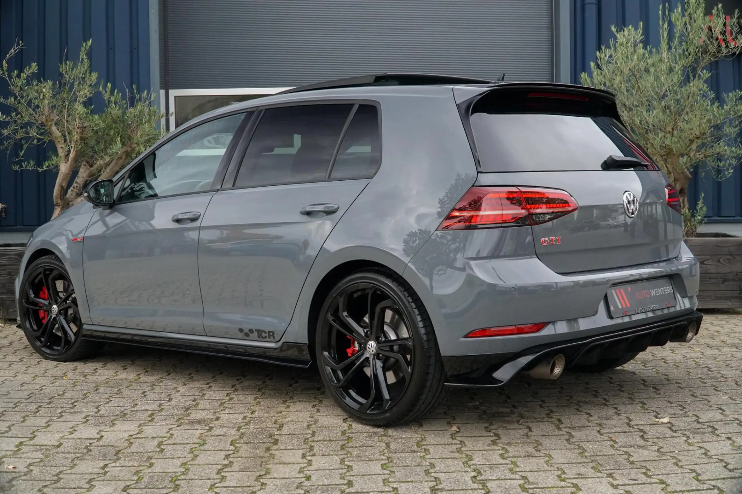 Volkswagen - Golf GTI