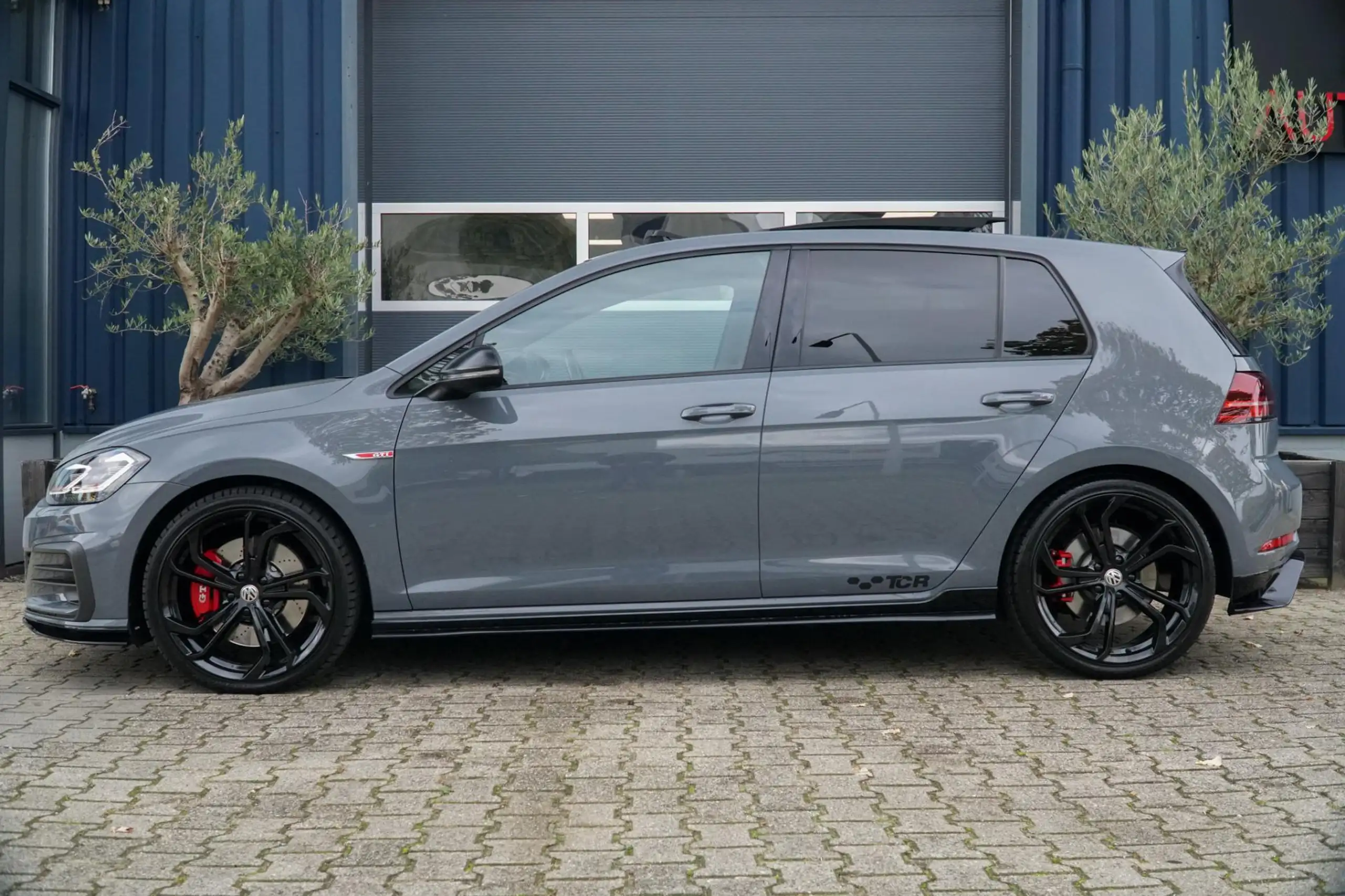 Volkswagen - Golf GTI