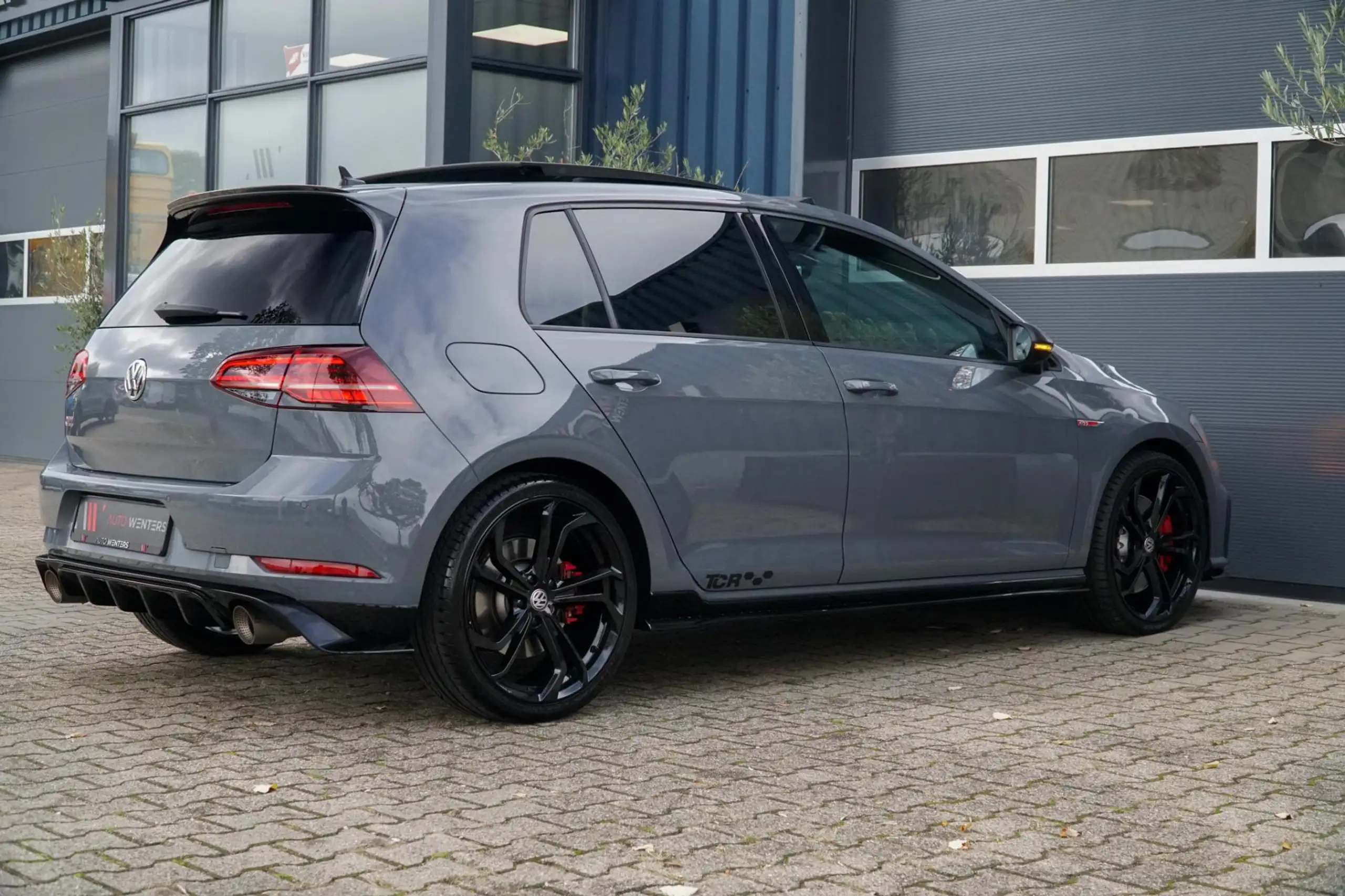 Volkswagen - Golf GTI