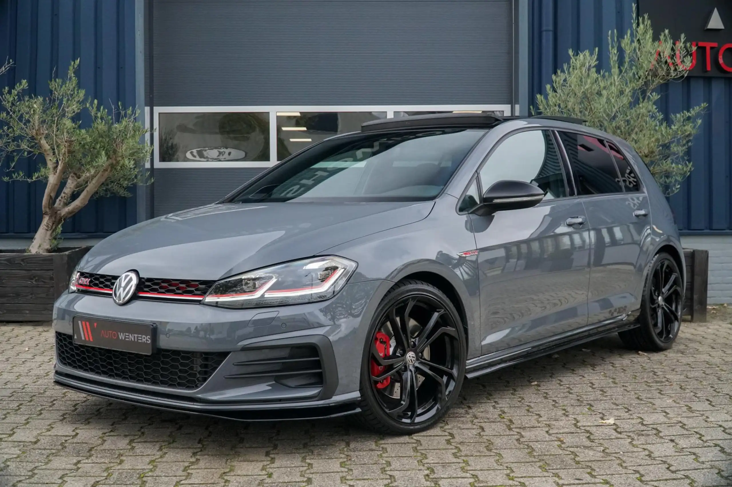 Volkswagen - Golf GTI