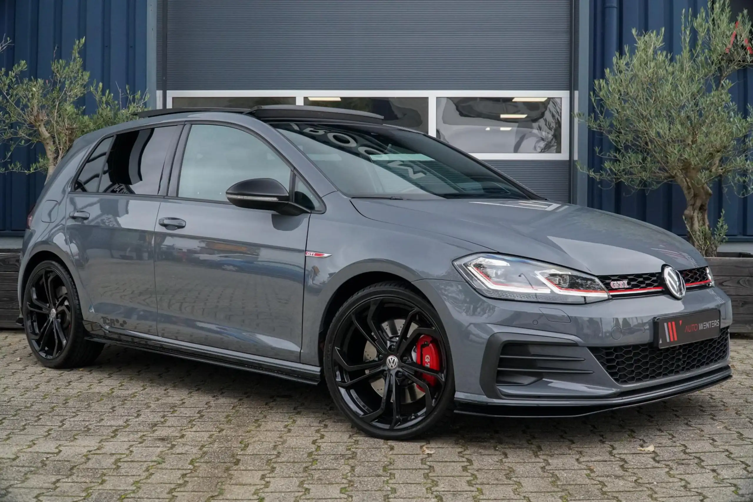 Volkswagen - Golf GTI