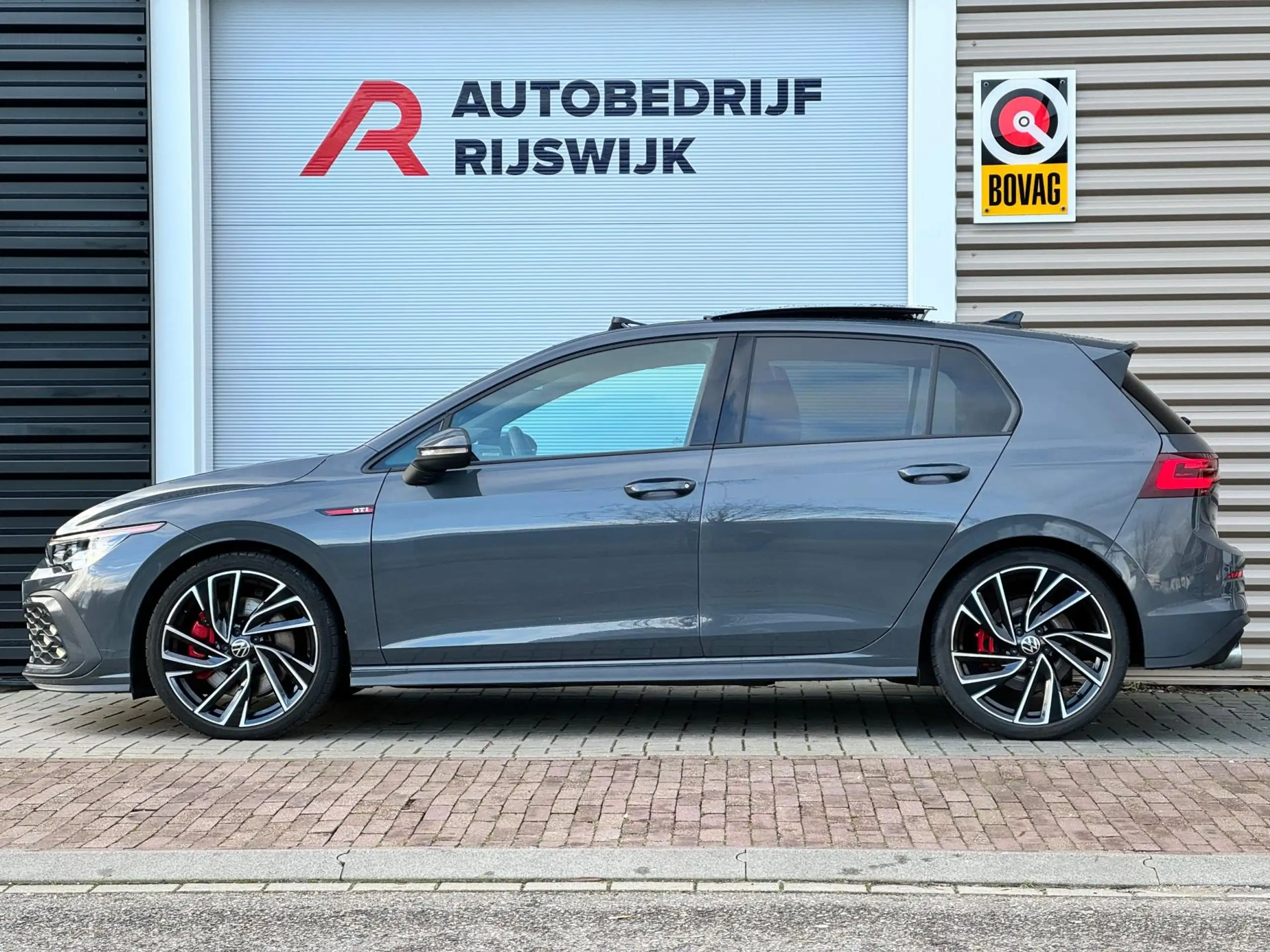 Volkswagen - Golf GTI