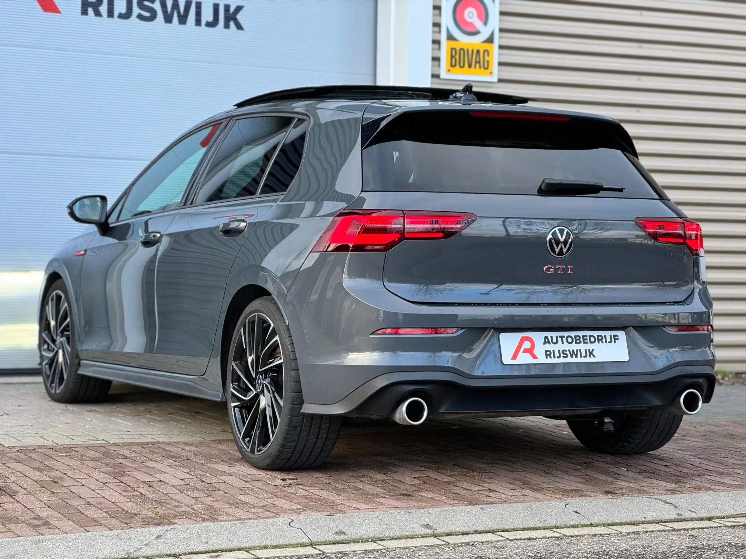 Volkswagen - Golf GTI