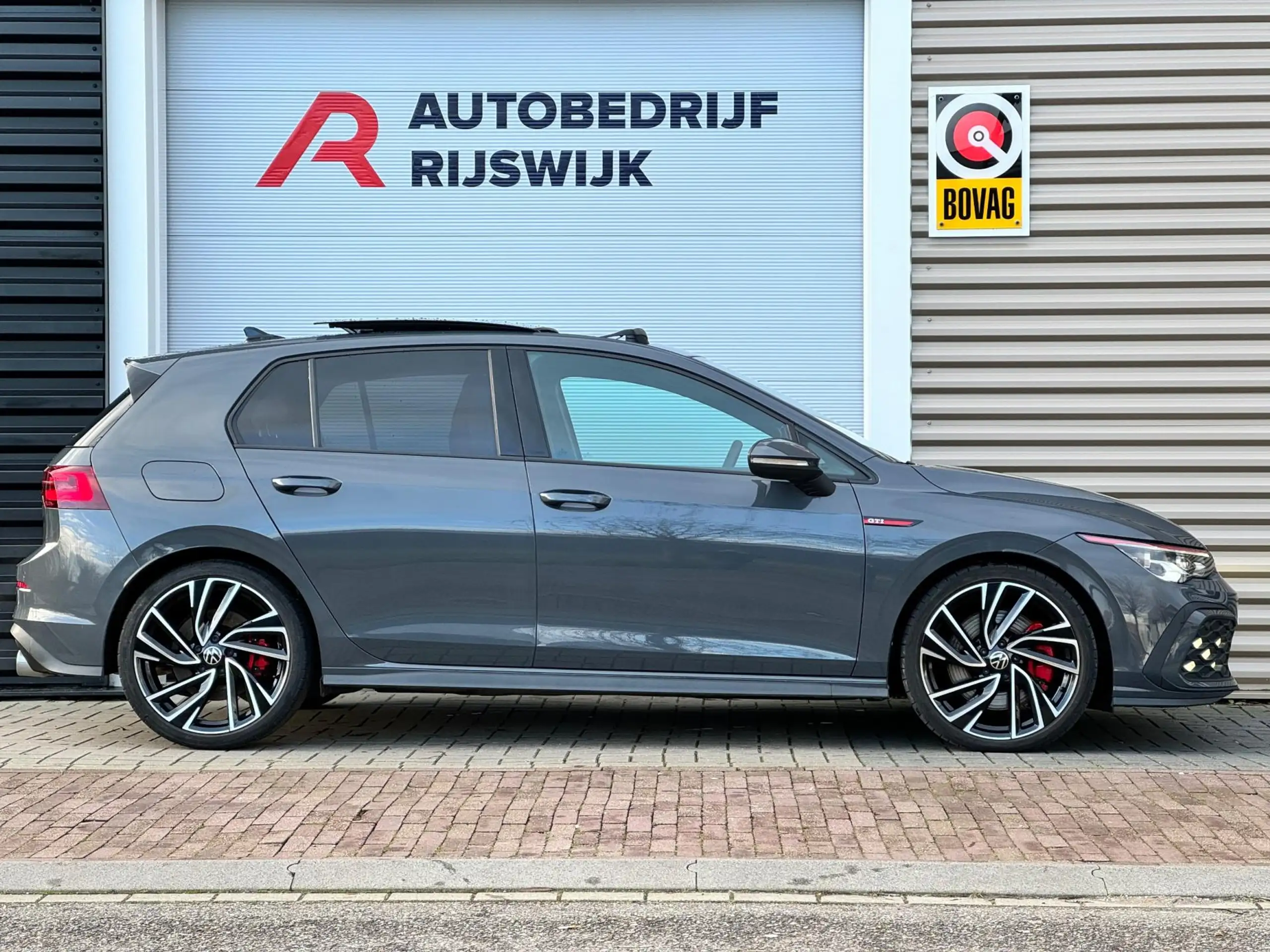 Volkswagen - Golf GTI