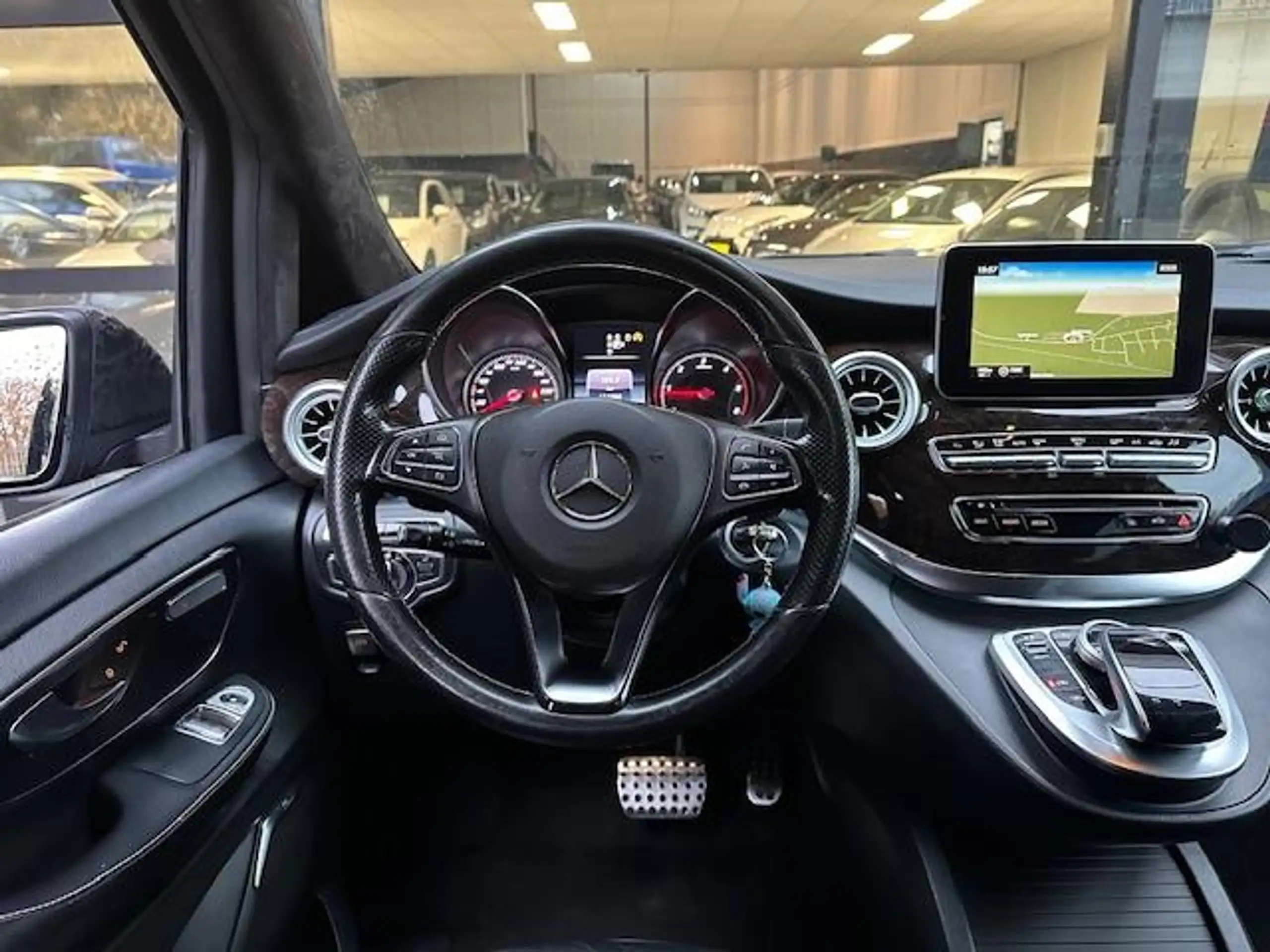 Mercedes-Benz - V 250