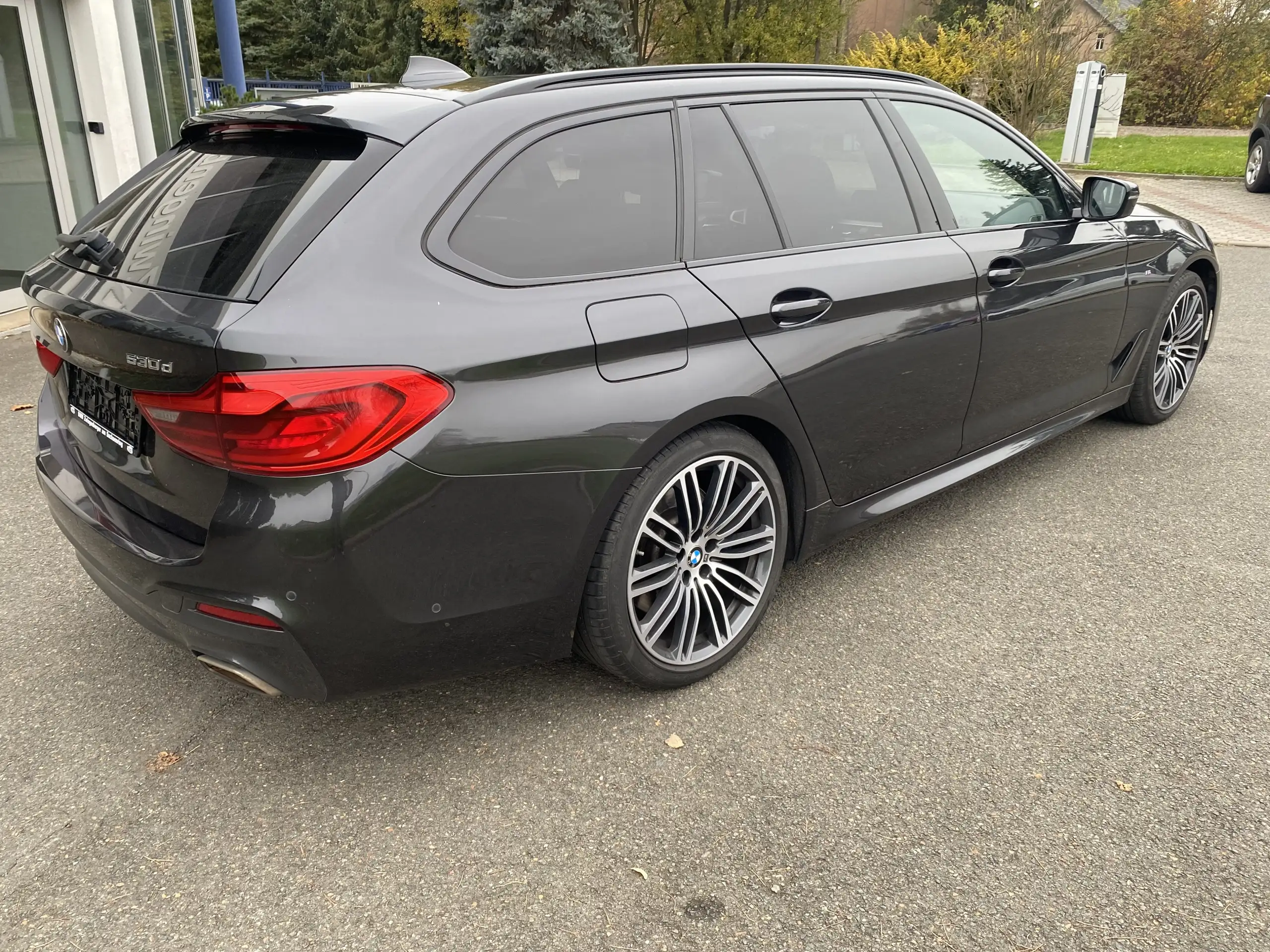 BMW - 530