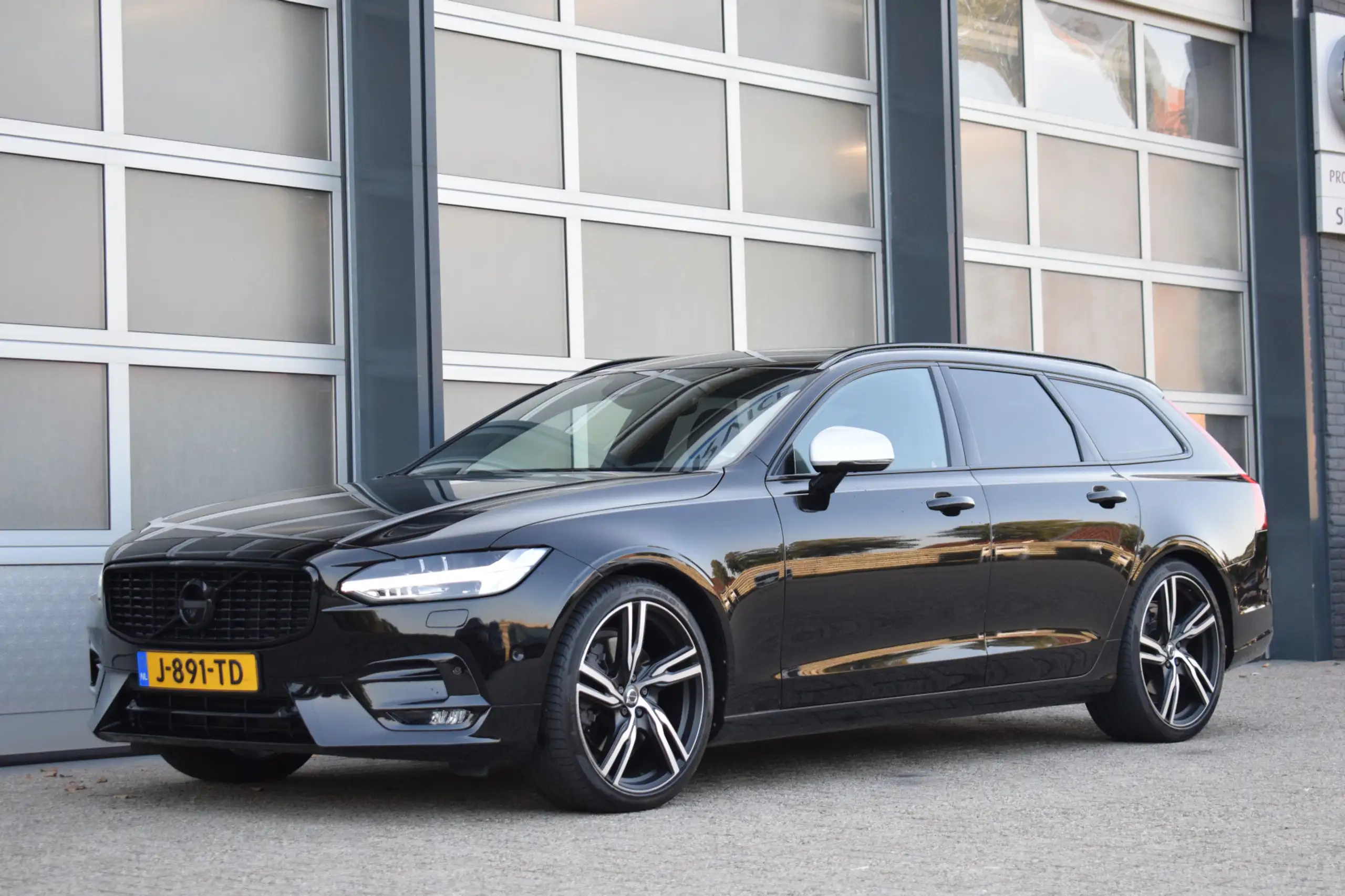 Volvo - V90