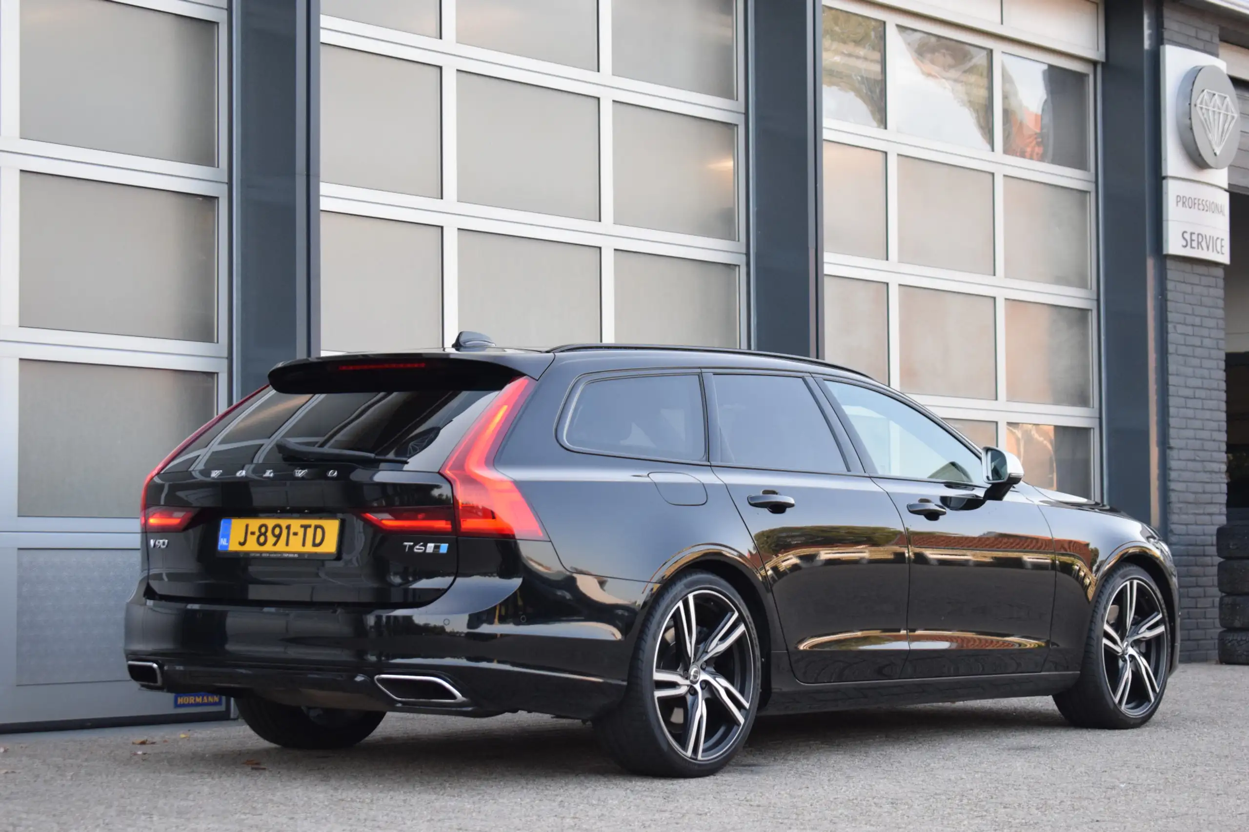 Volvo - V90