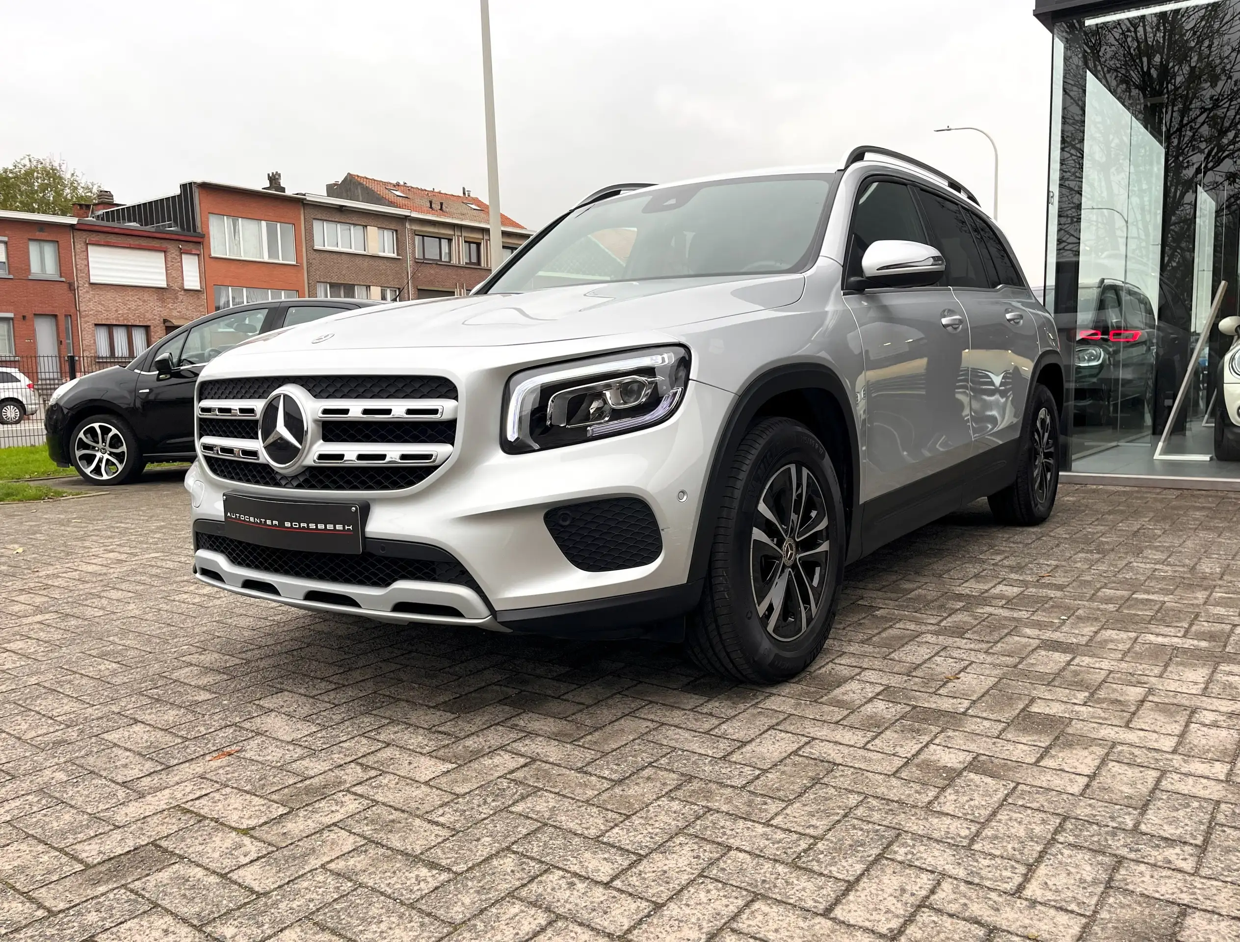 Mercedes-Benz GLB 180 2023