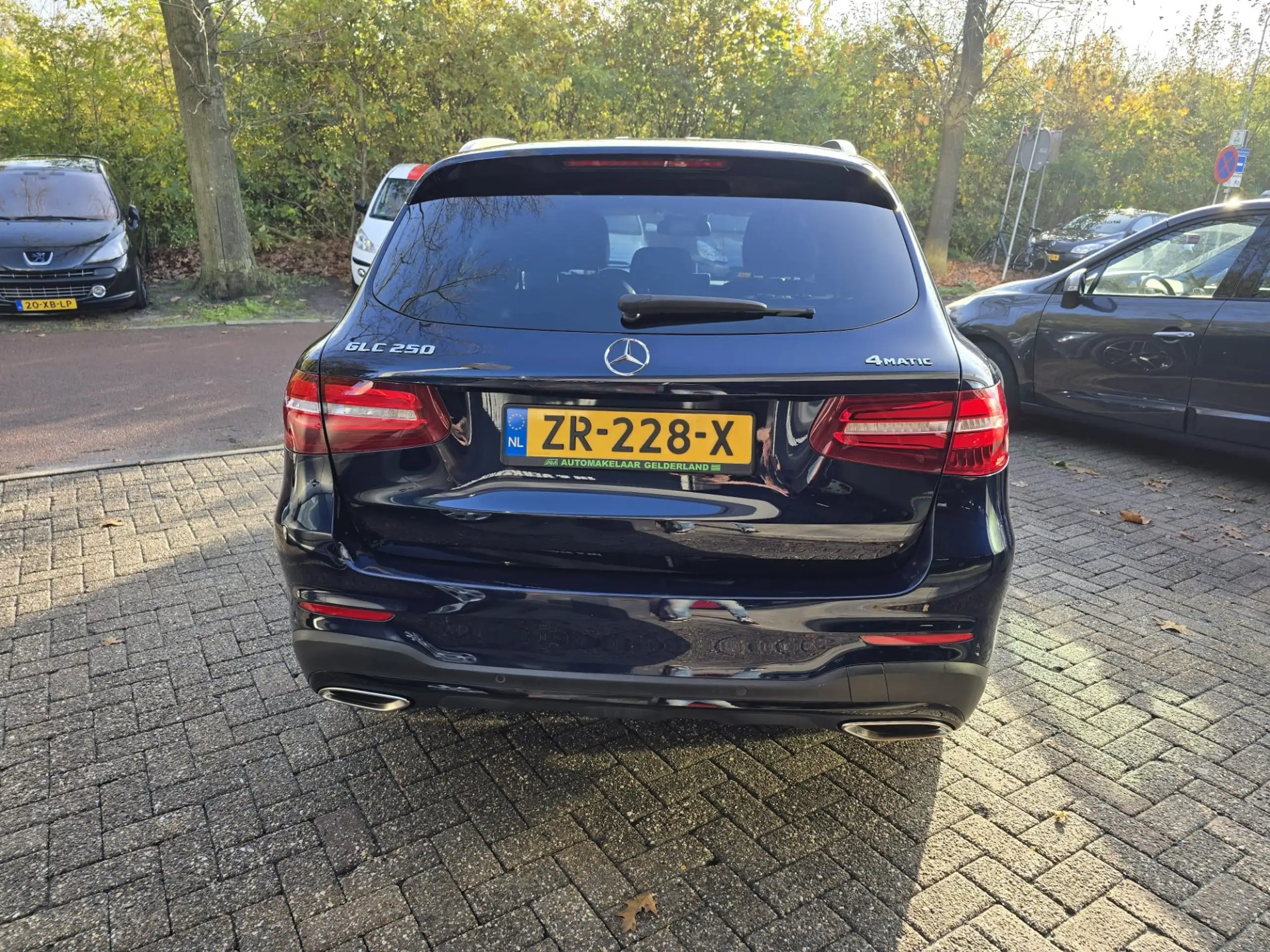 Mercedes-Benz - GLC 250