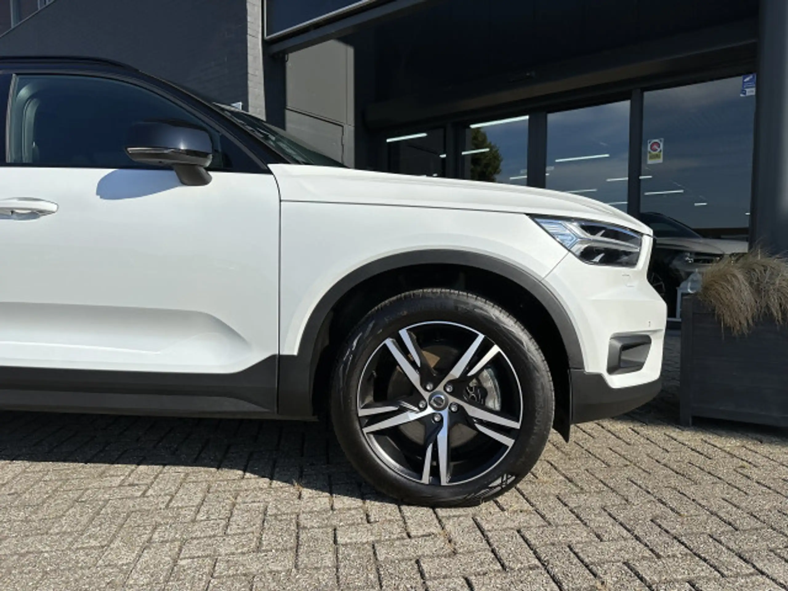 Volvo - XC40