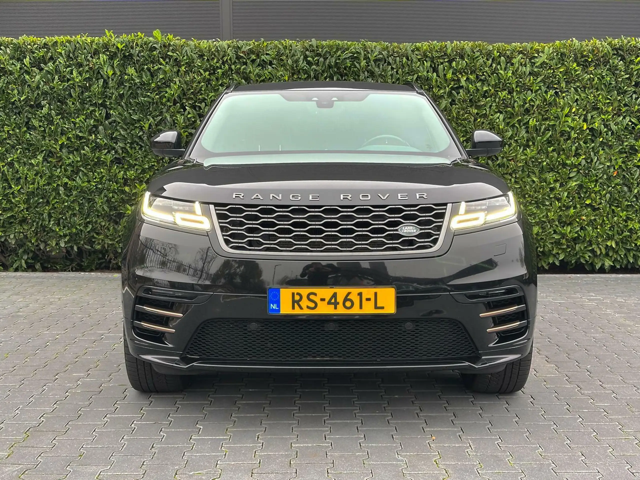 Land Rover - Range Rover Velar