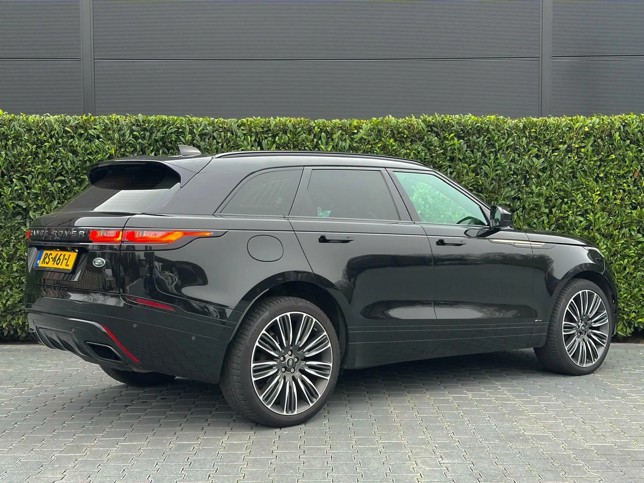 Land Rover - Range Rover Velar