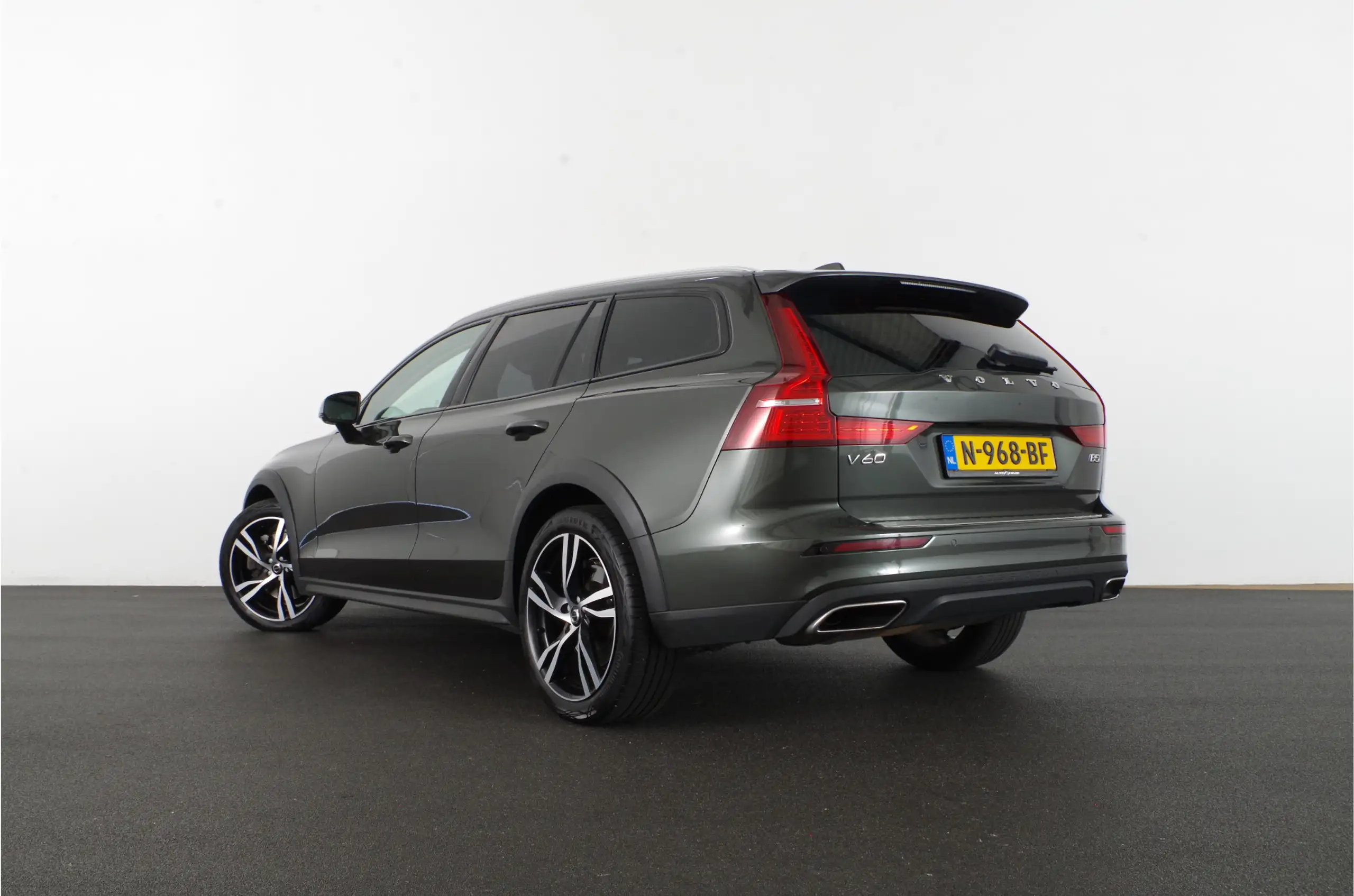 Volvo - V60 Cross Country