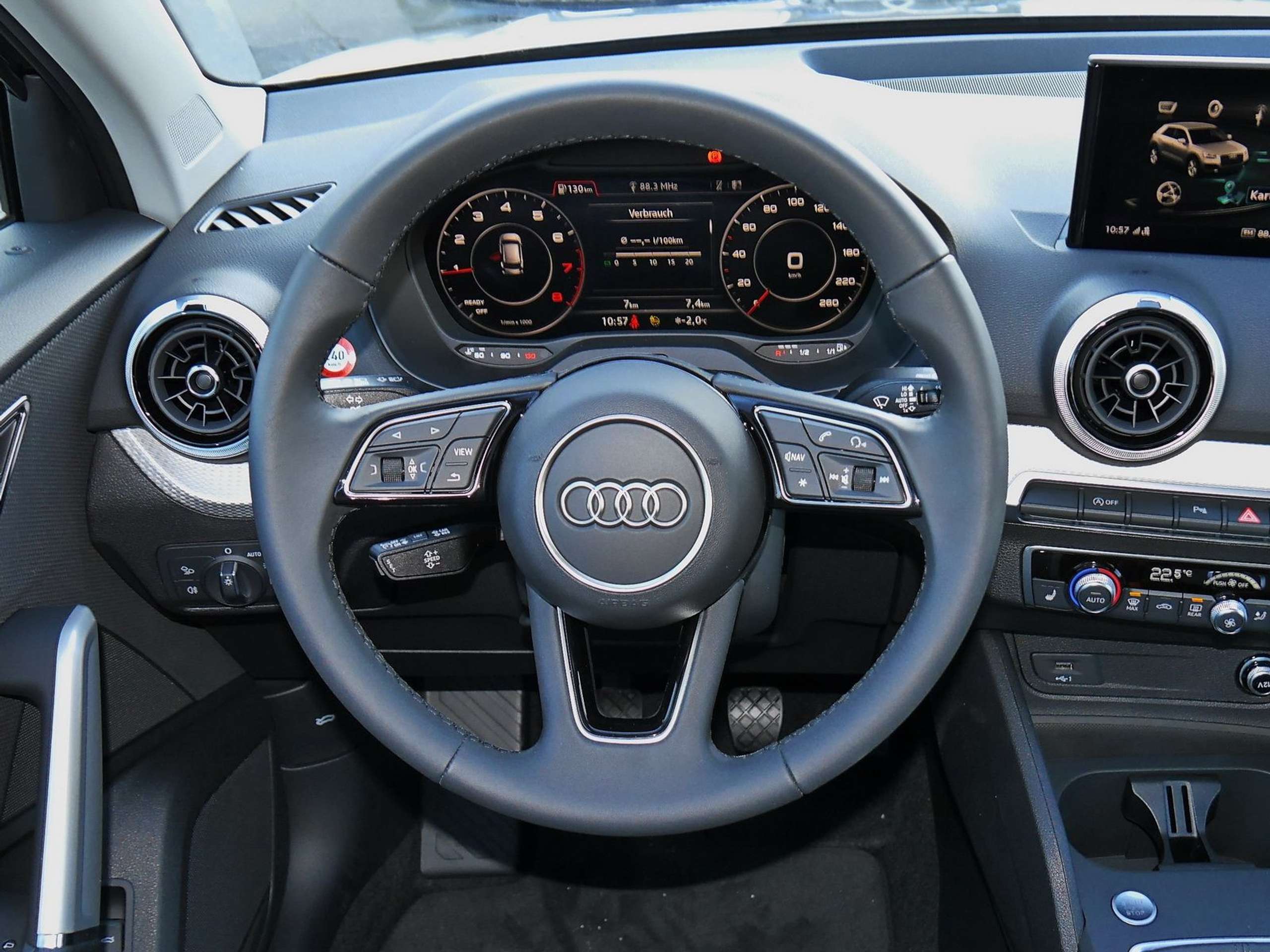 Audi - Q2