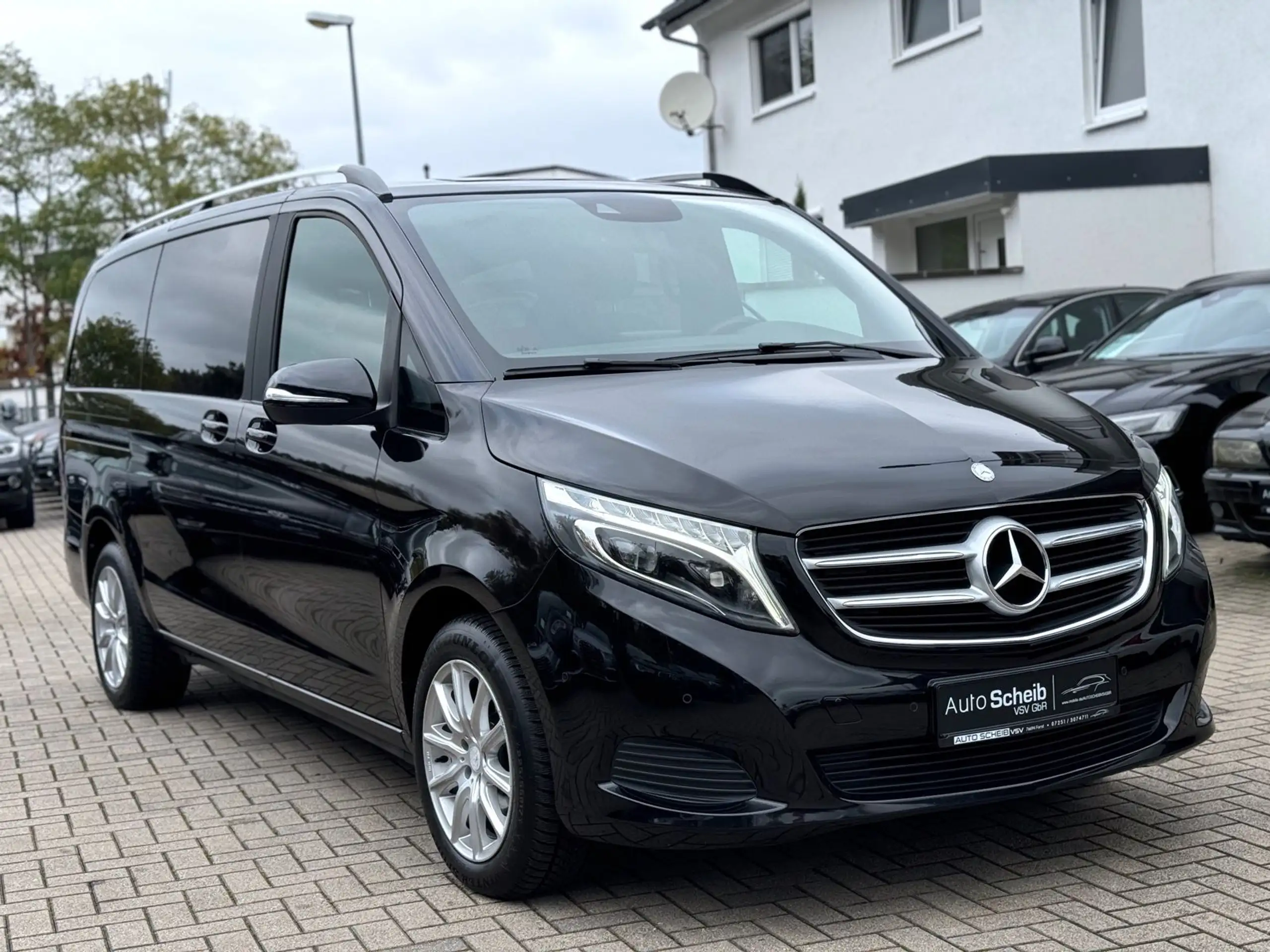 Mercedes-Benz - V 220