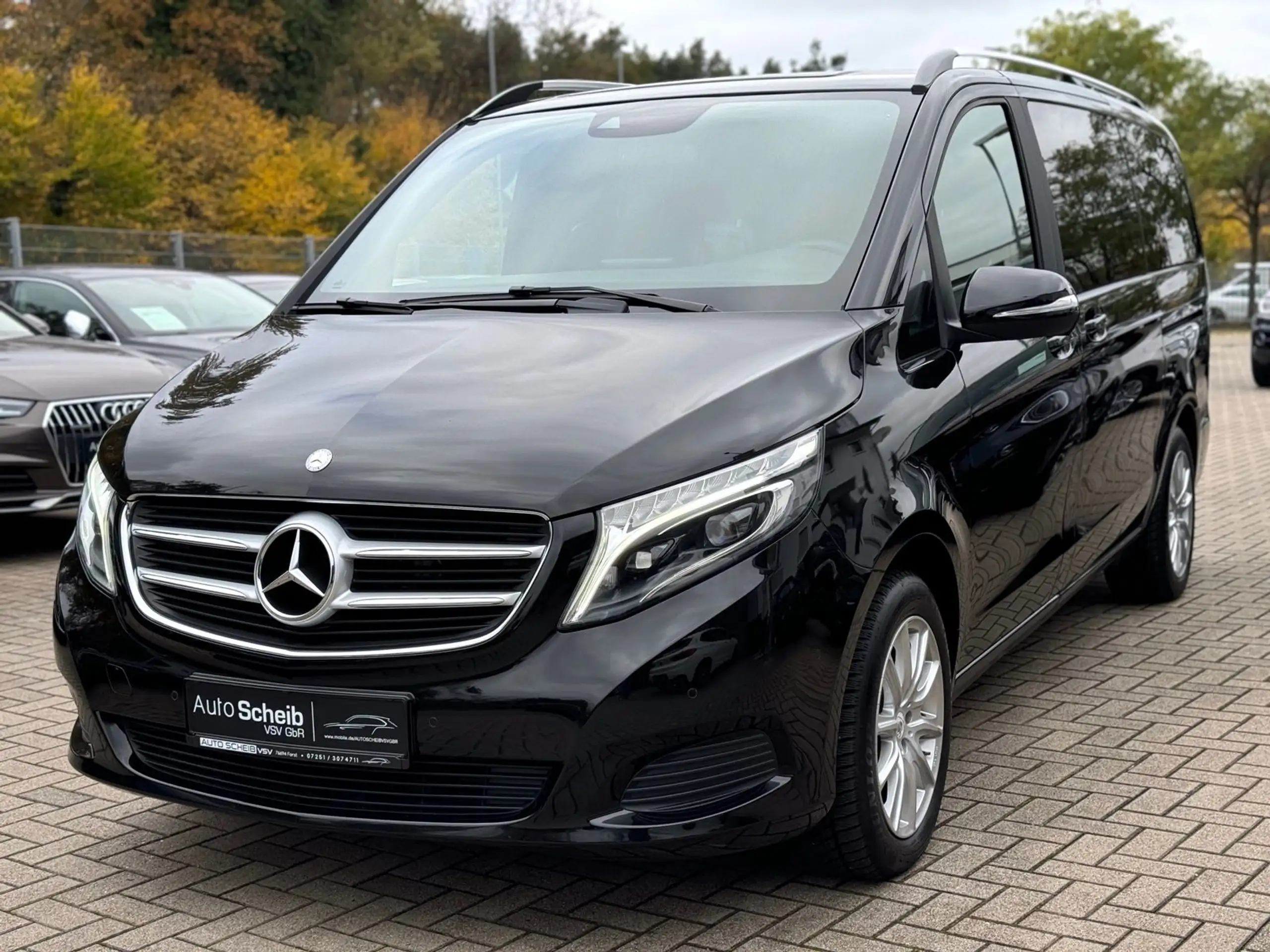 Mercedes-Benz - V 220