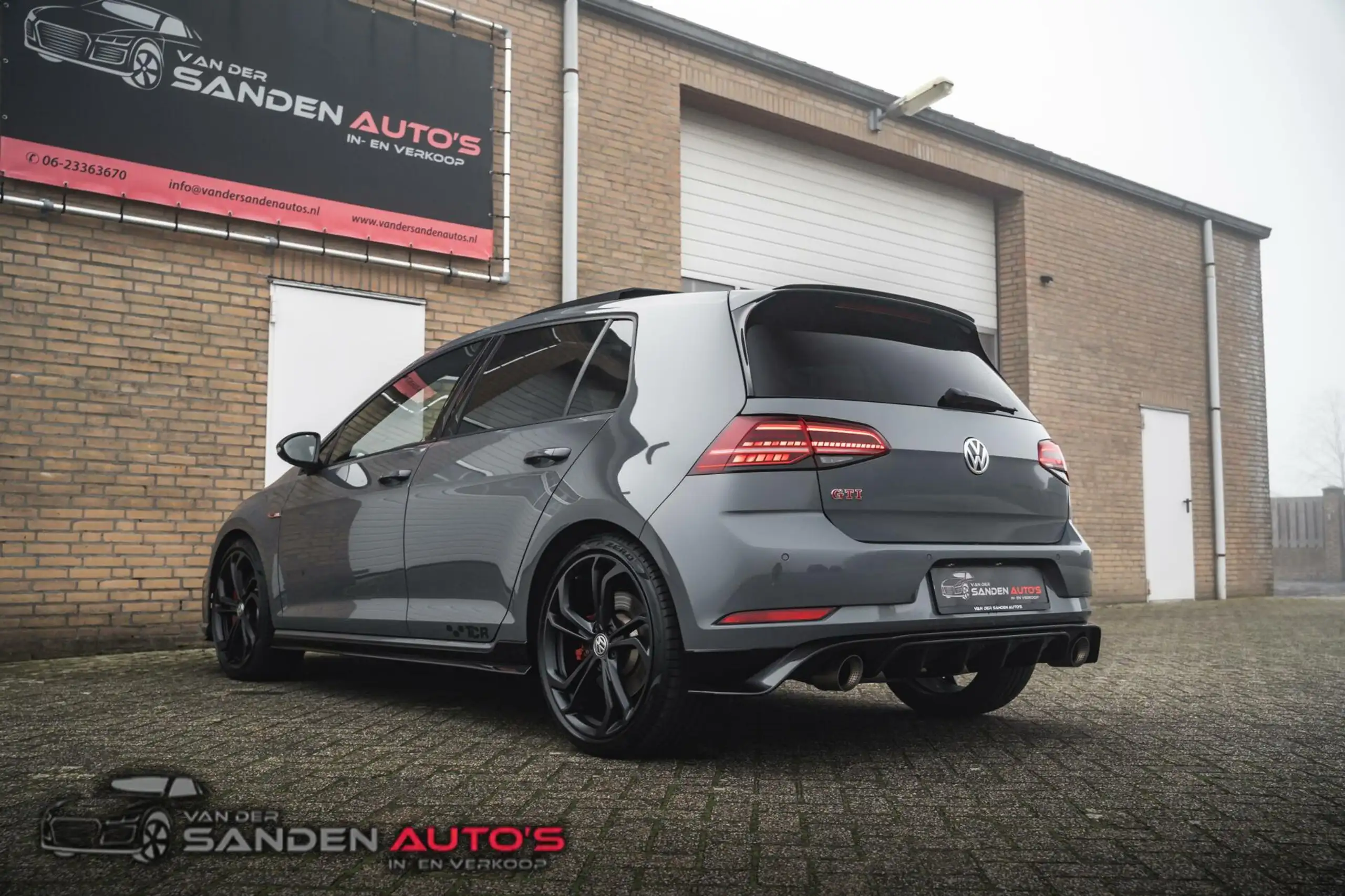 Volkswagen - Golf GTI