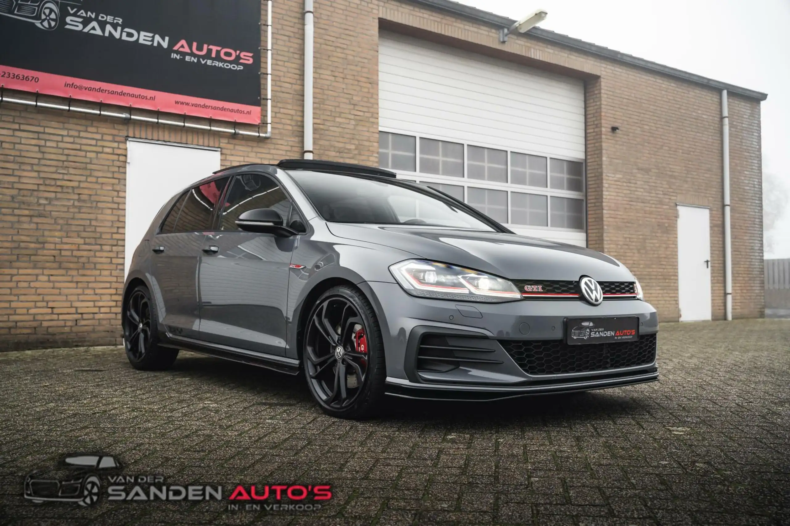 Volkswagen - Golf GTI