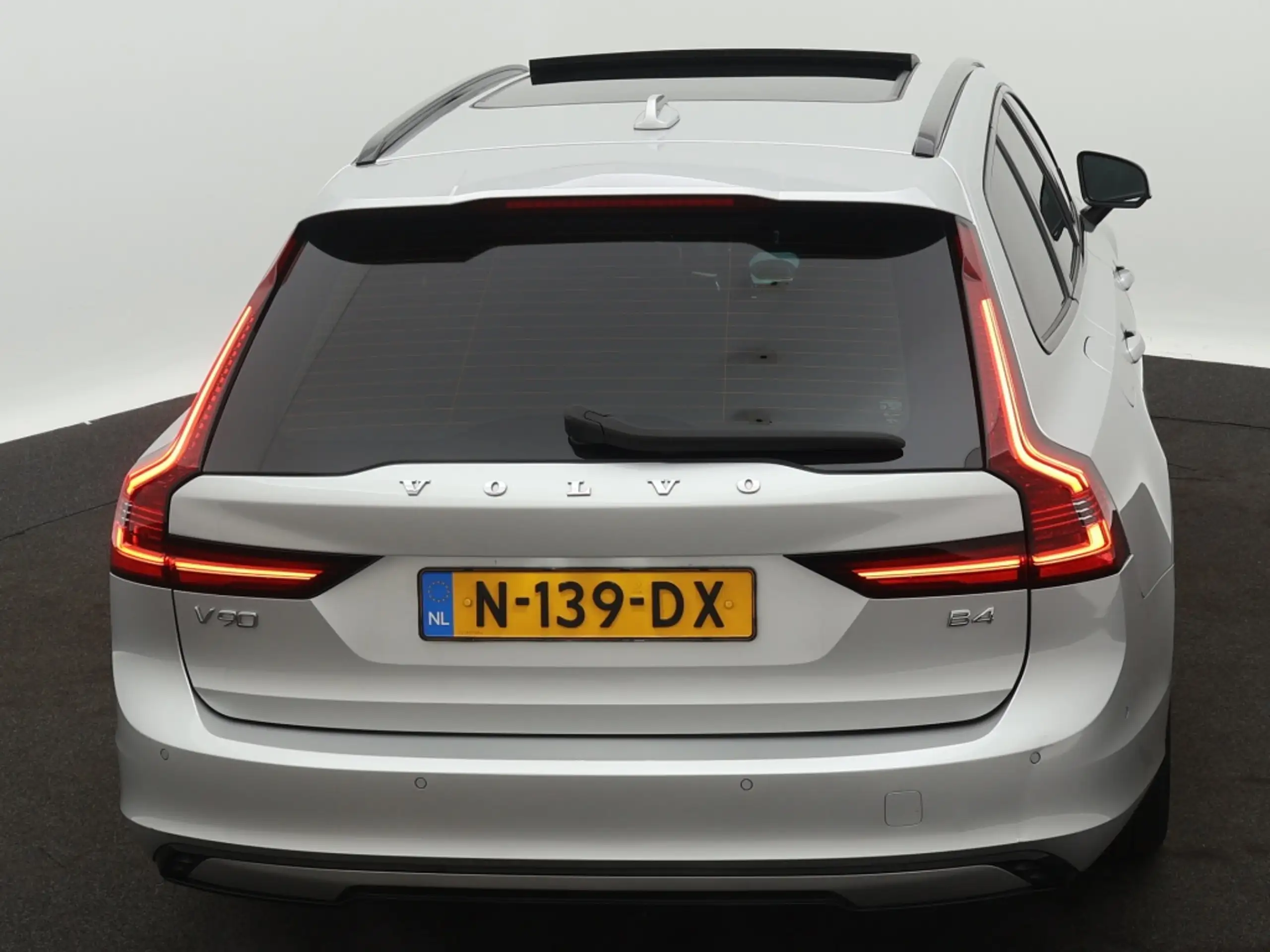 Volvo - V90