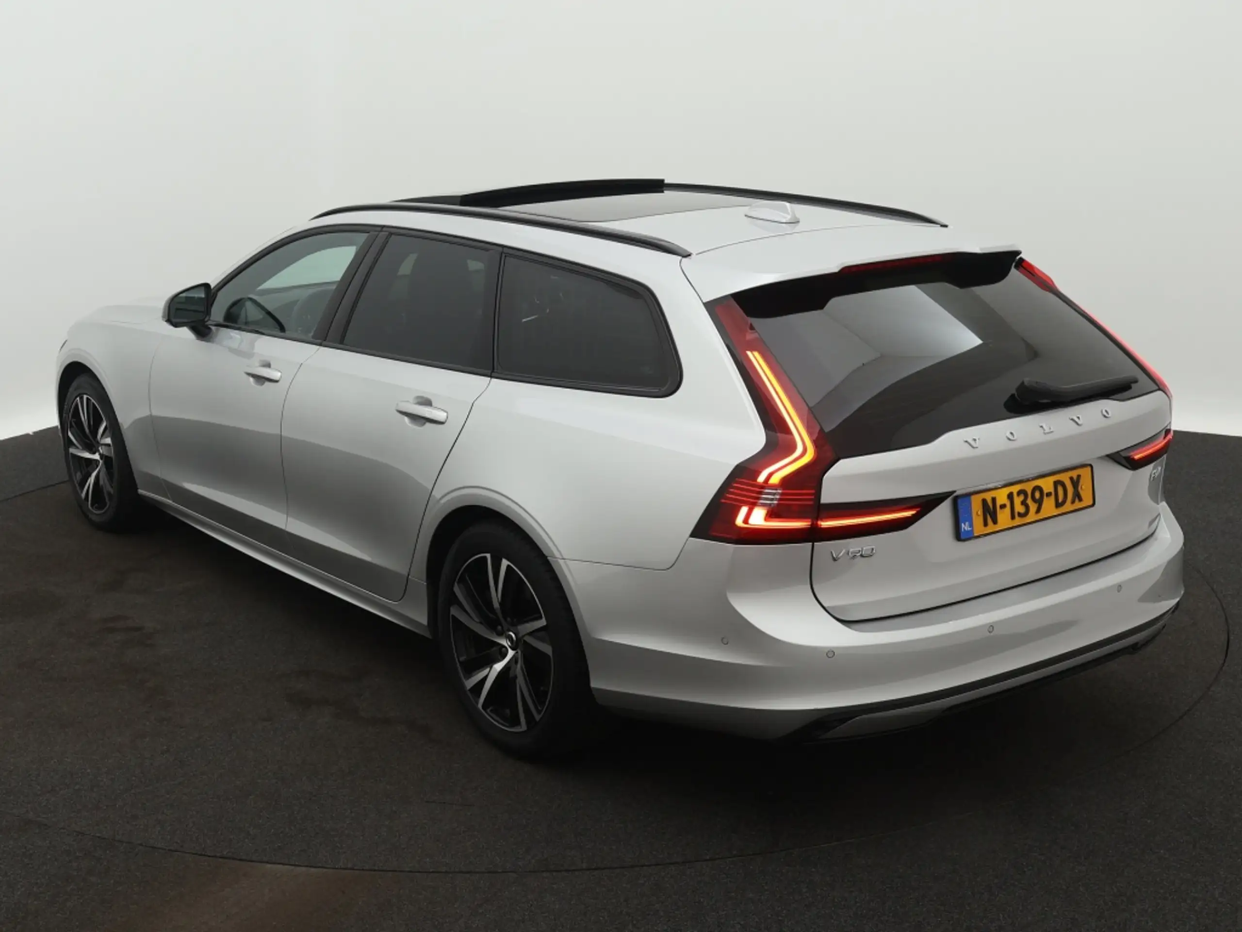 Volvo - V90