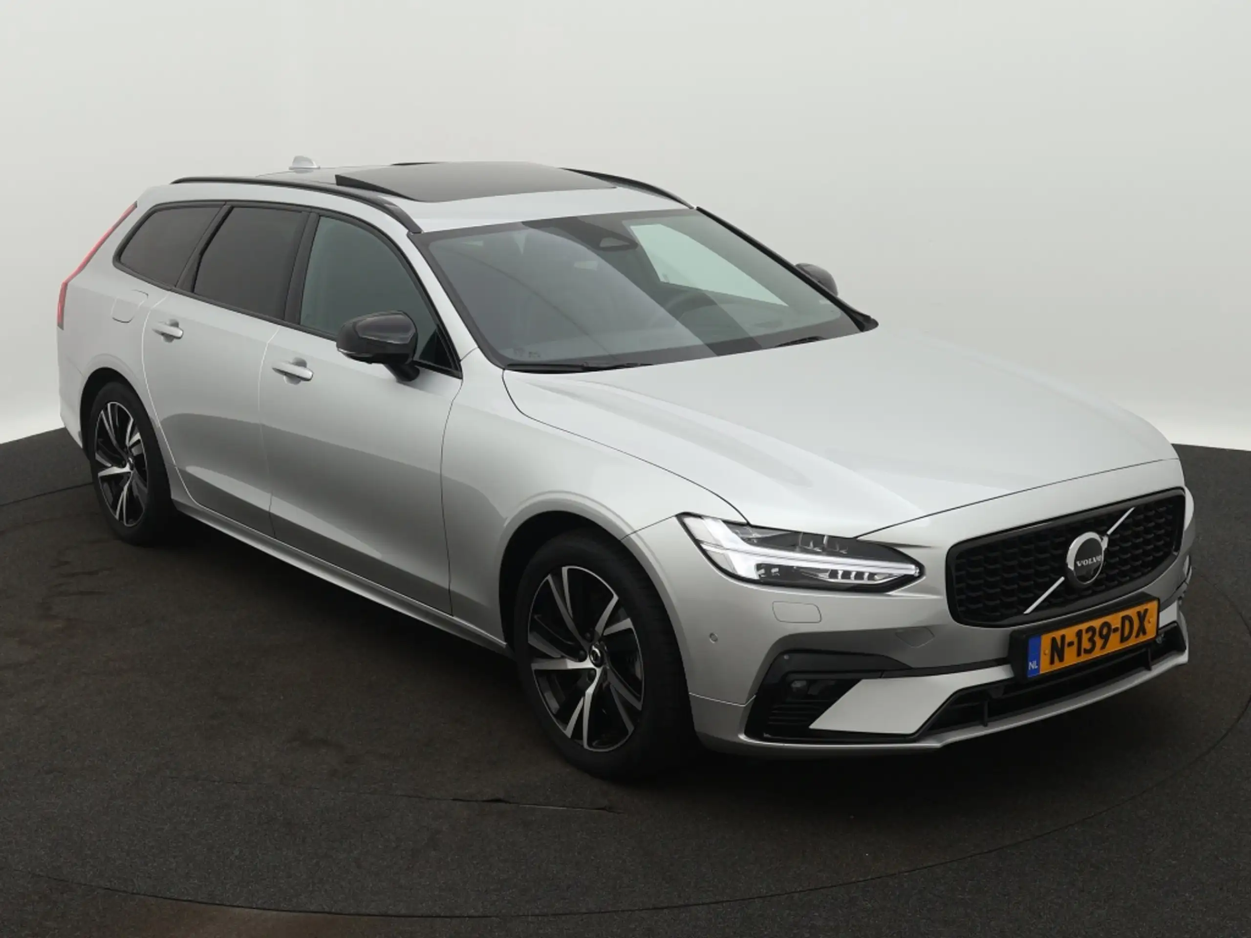 Volvo - V90