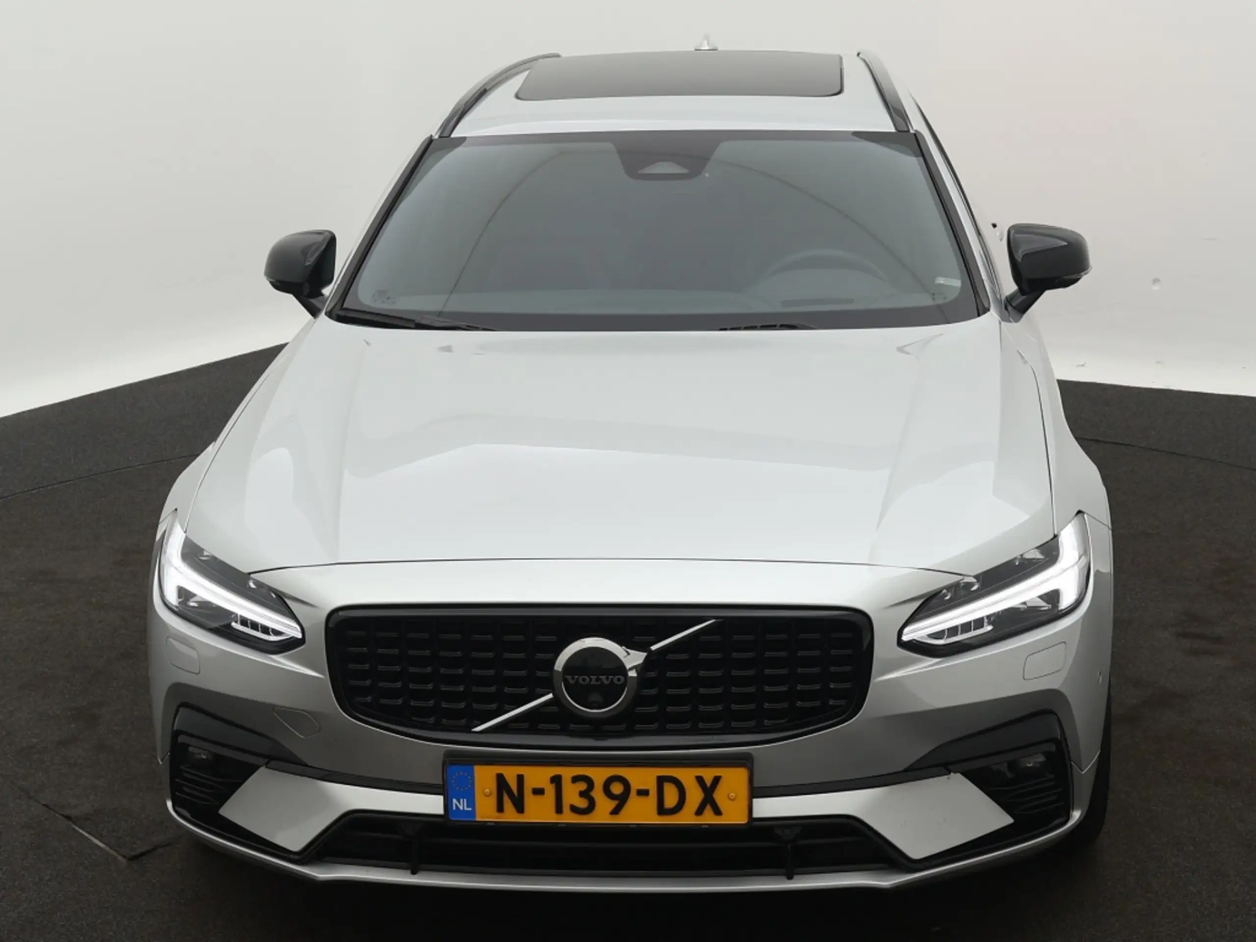 Volvo - V90