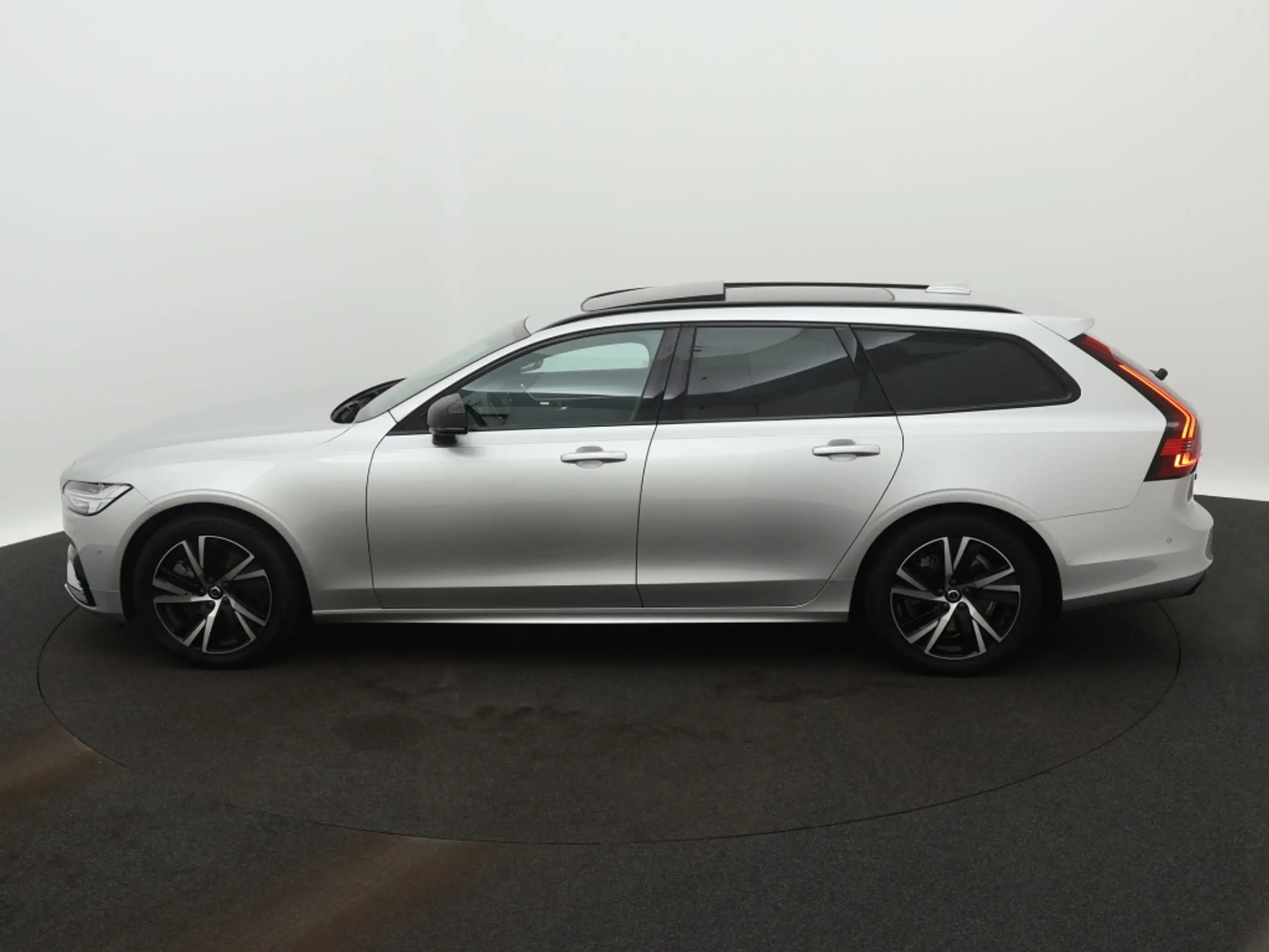 Volvo - V90