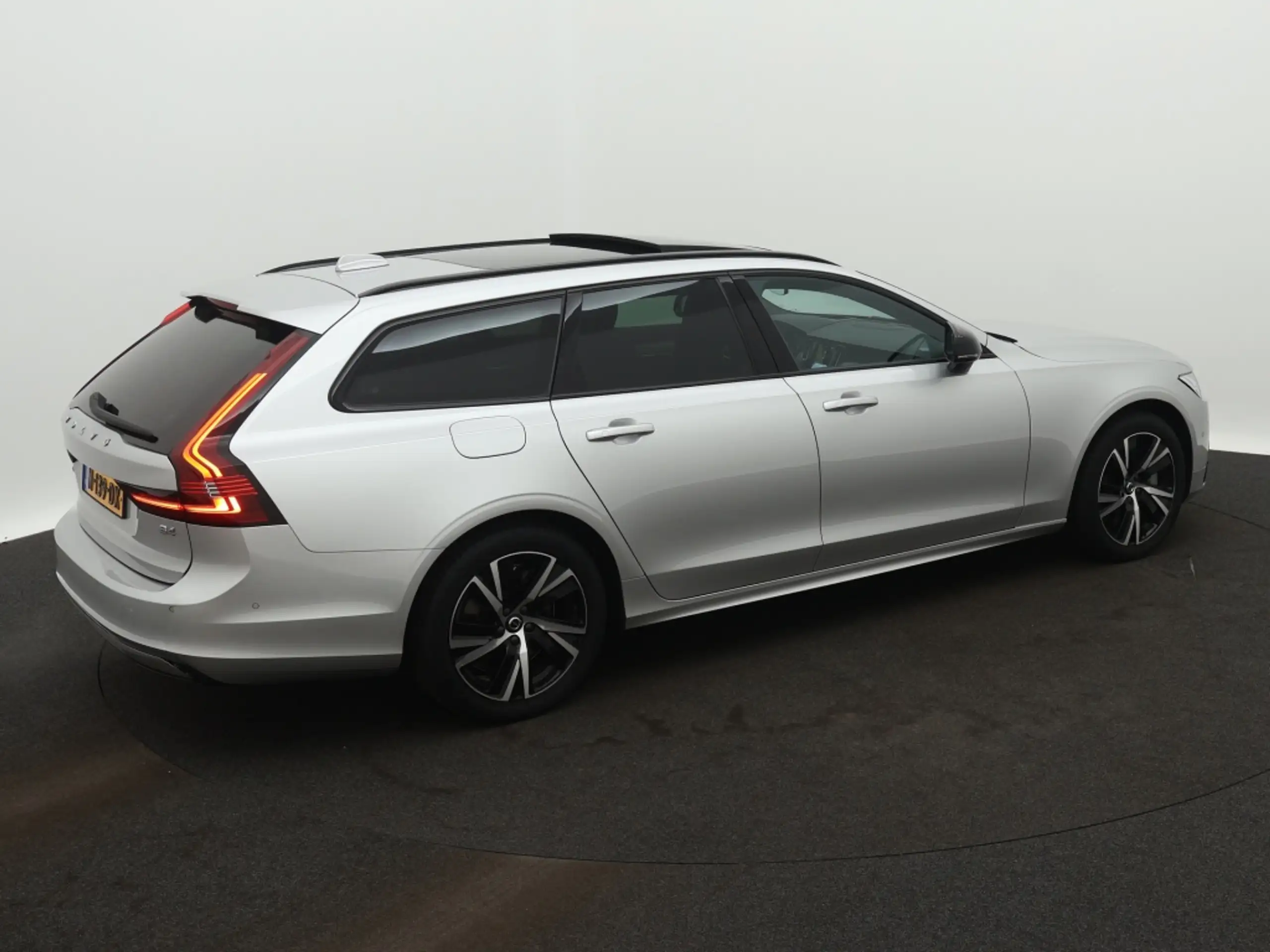 Volvo - V90