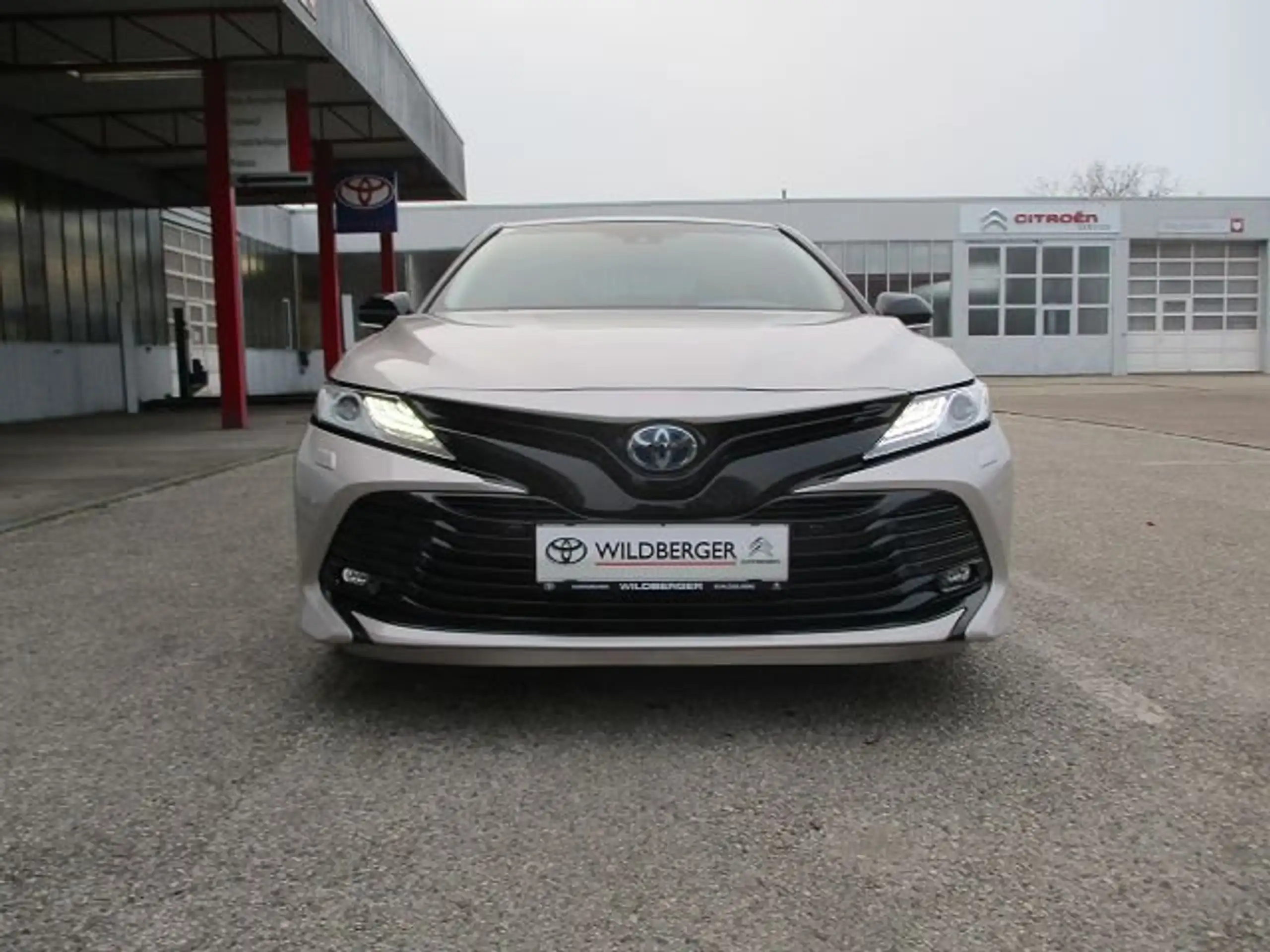 Toyota - Camry