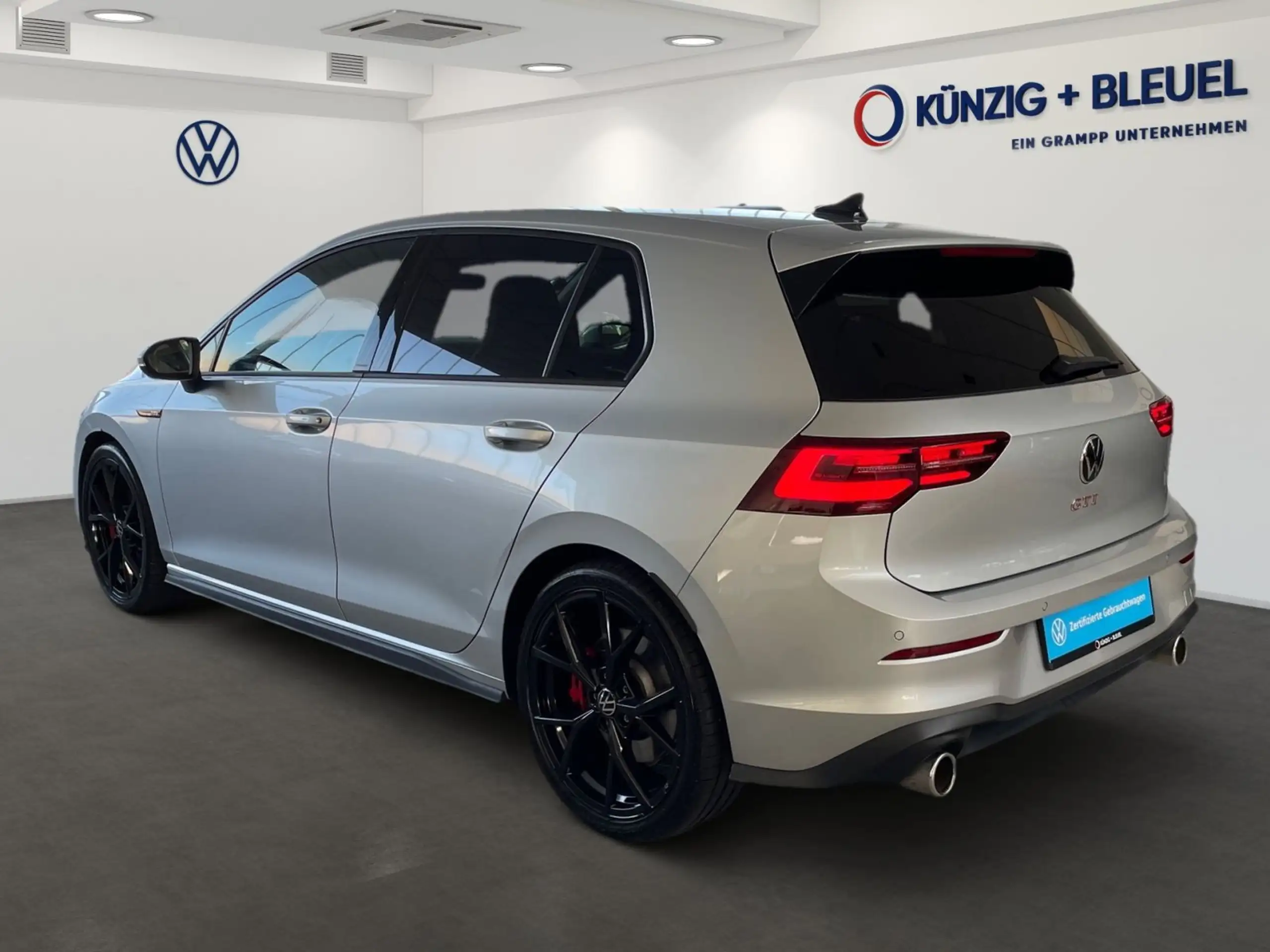 Volkswagen - Golf GTI