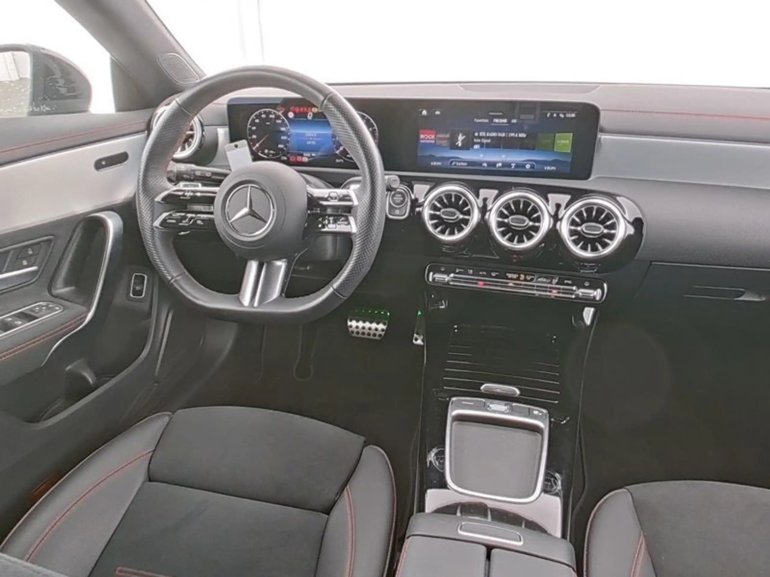 Mercedes-Benz - CLA 200