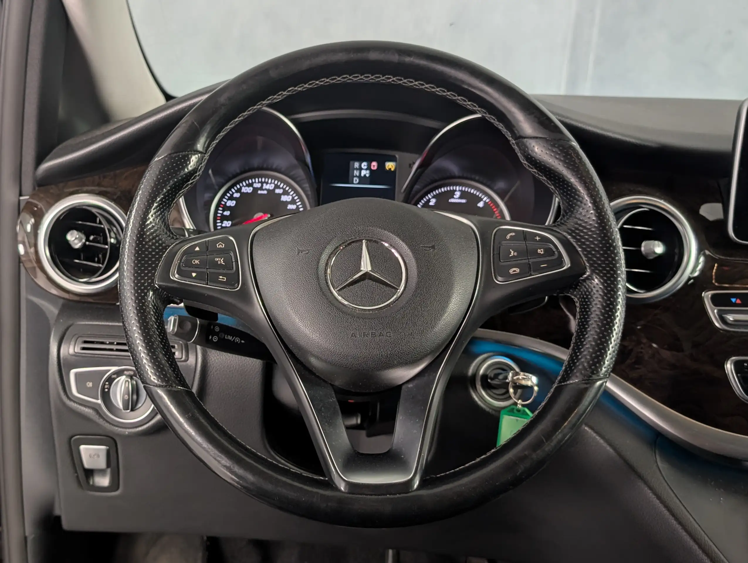 Mercedes-Benz - V 250