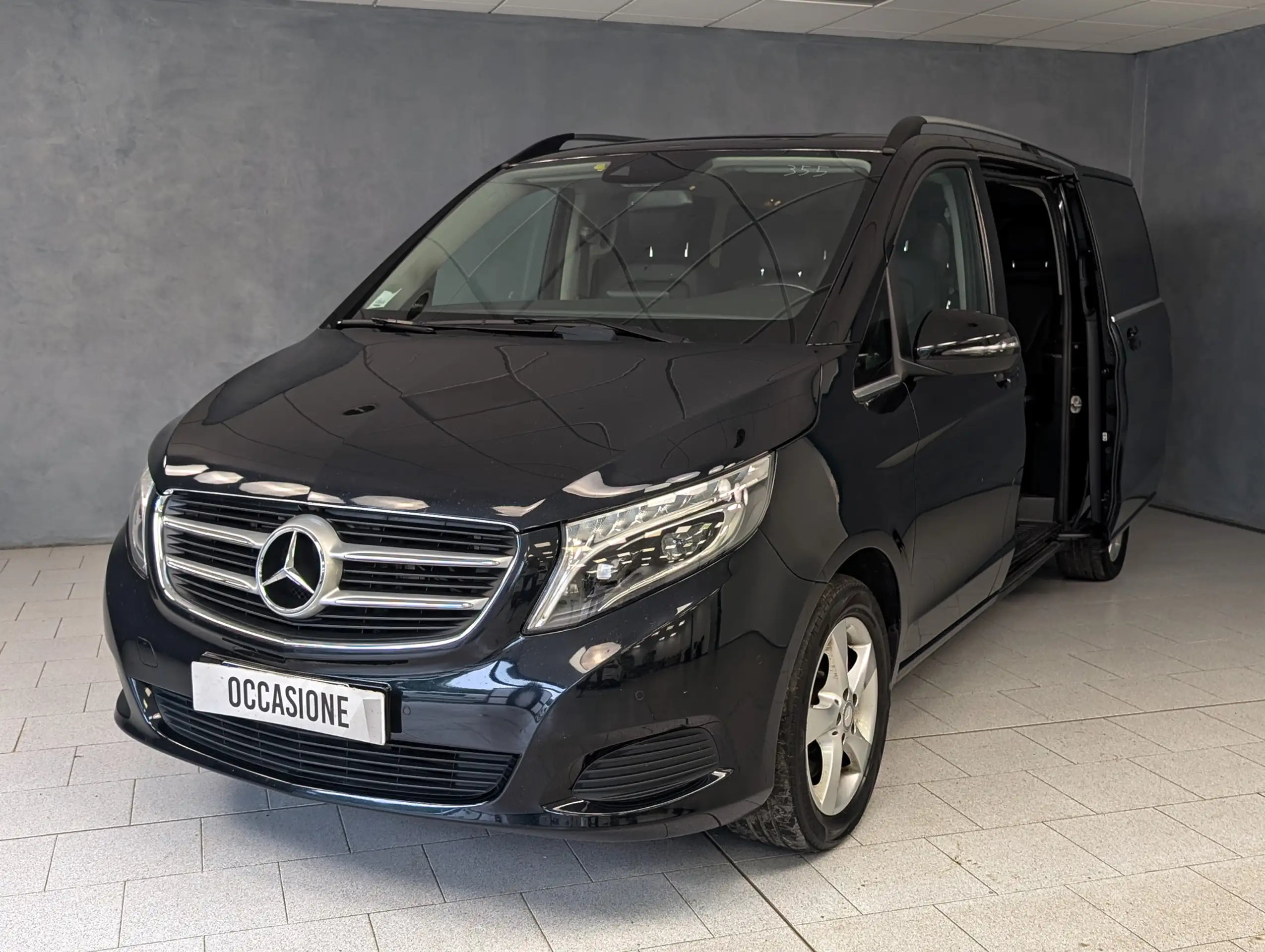 Mercedes-Benz - V 250