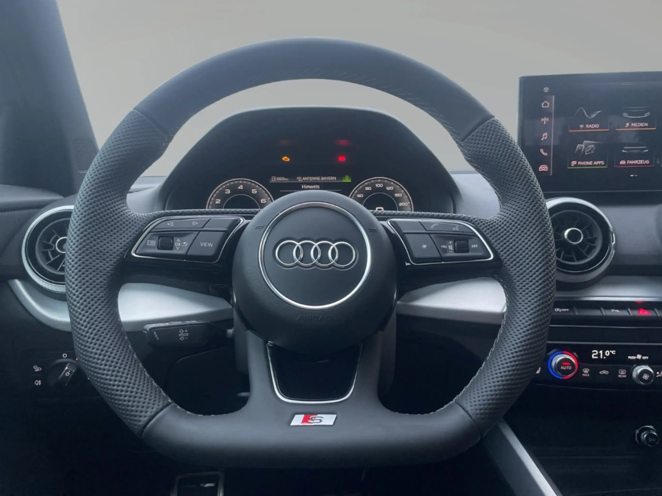 Audi - Q2