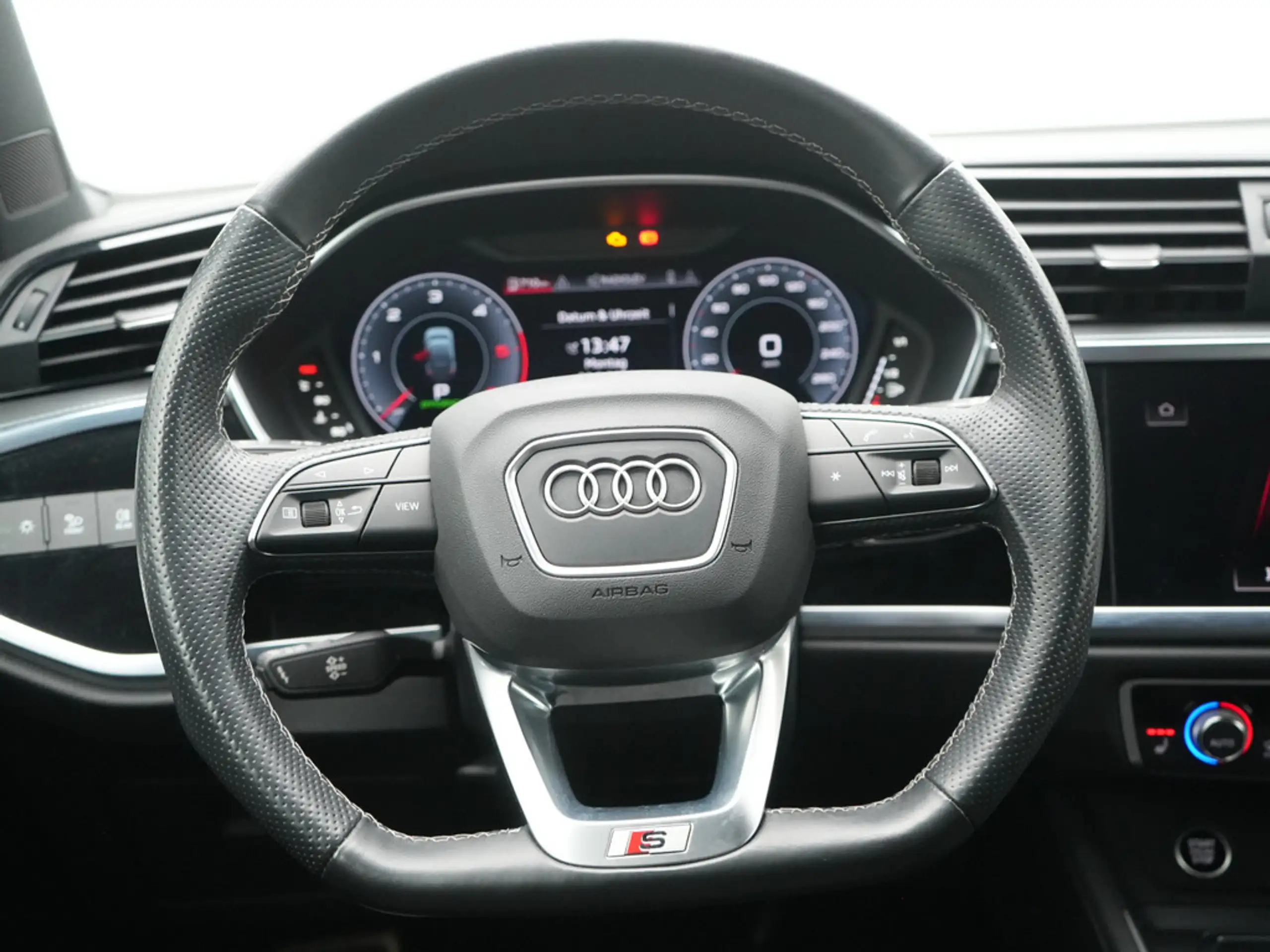 Audi - Q3