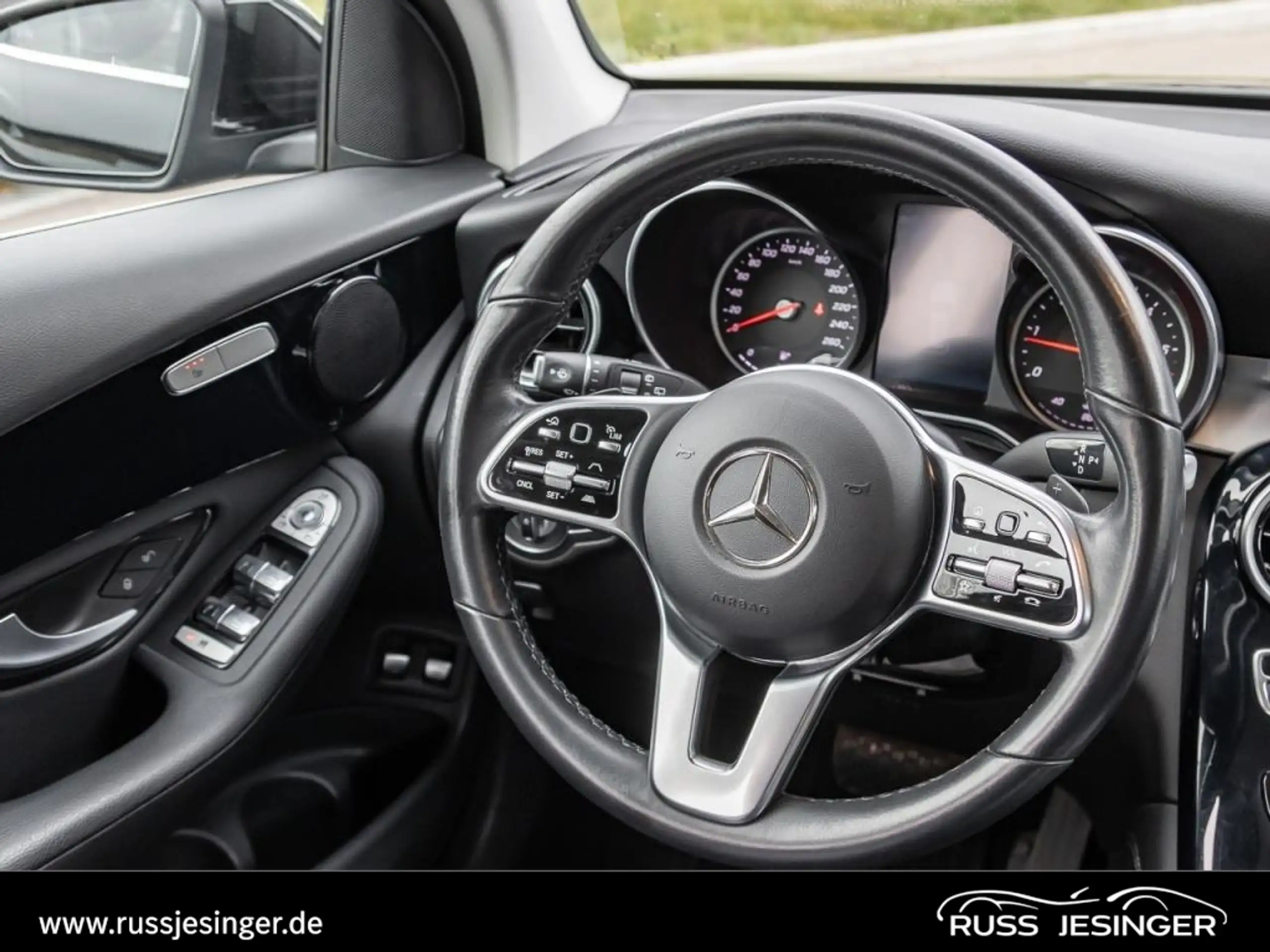 Mercedes-Benz - GLC 220