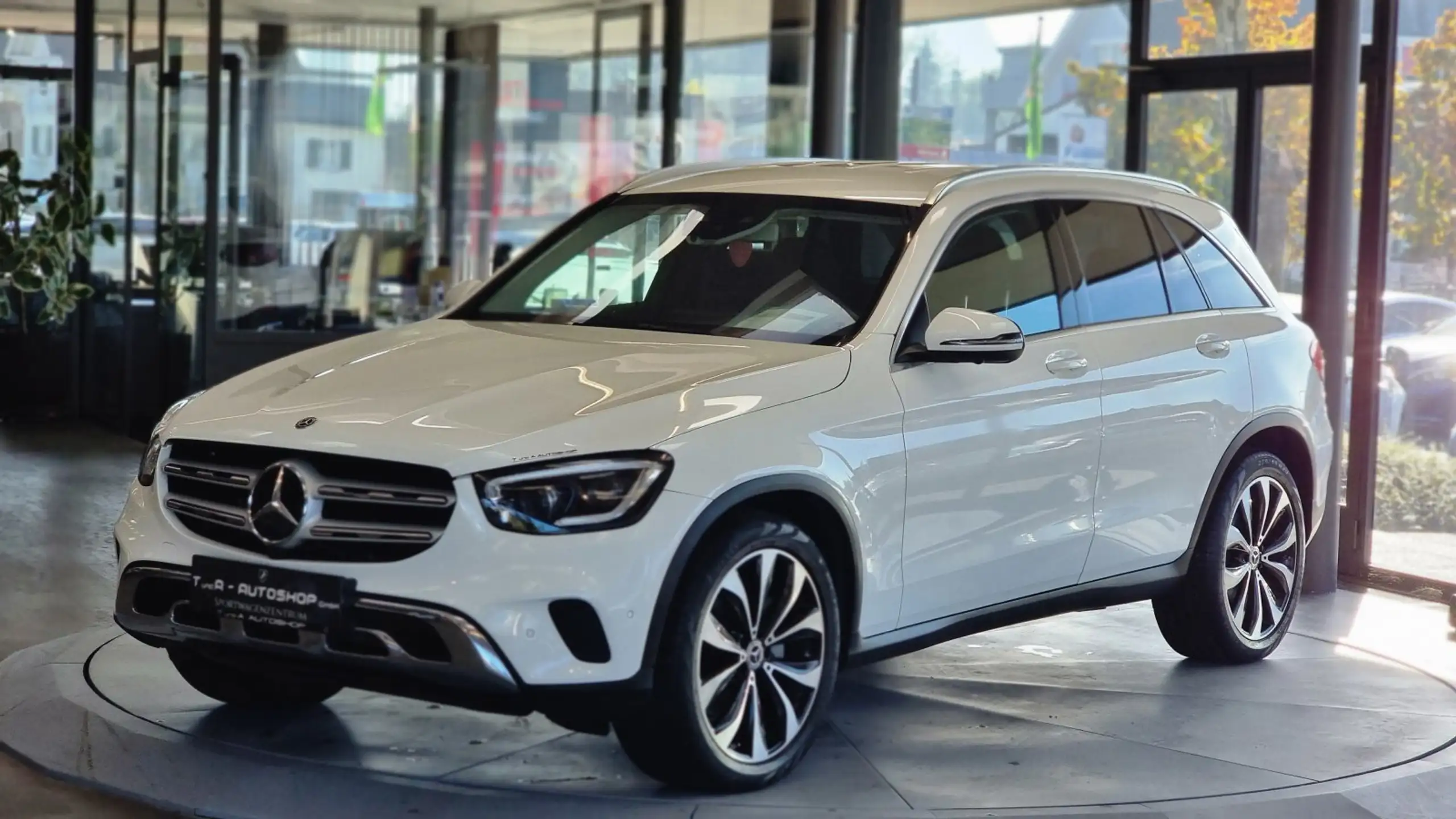 Mercedes-Benz - GLC 300