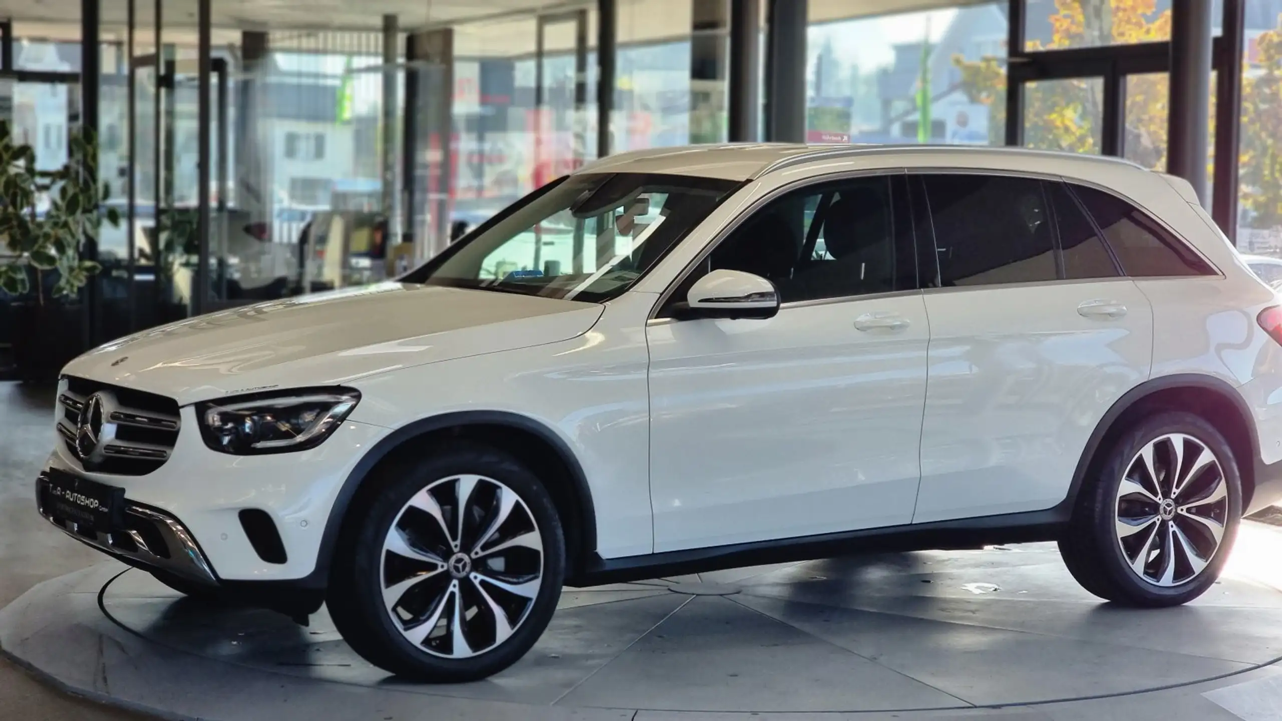 Mercedes-Benz - GLC 300