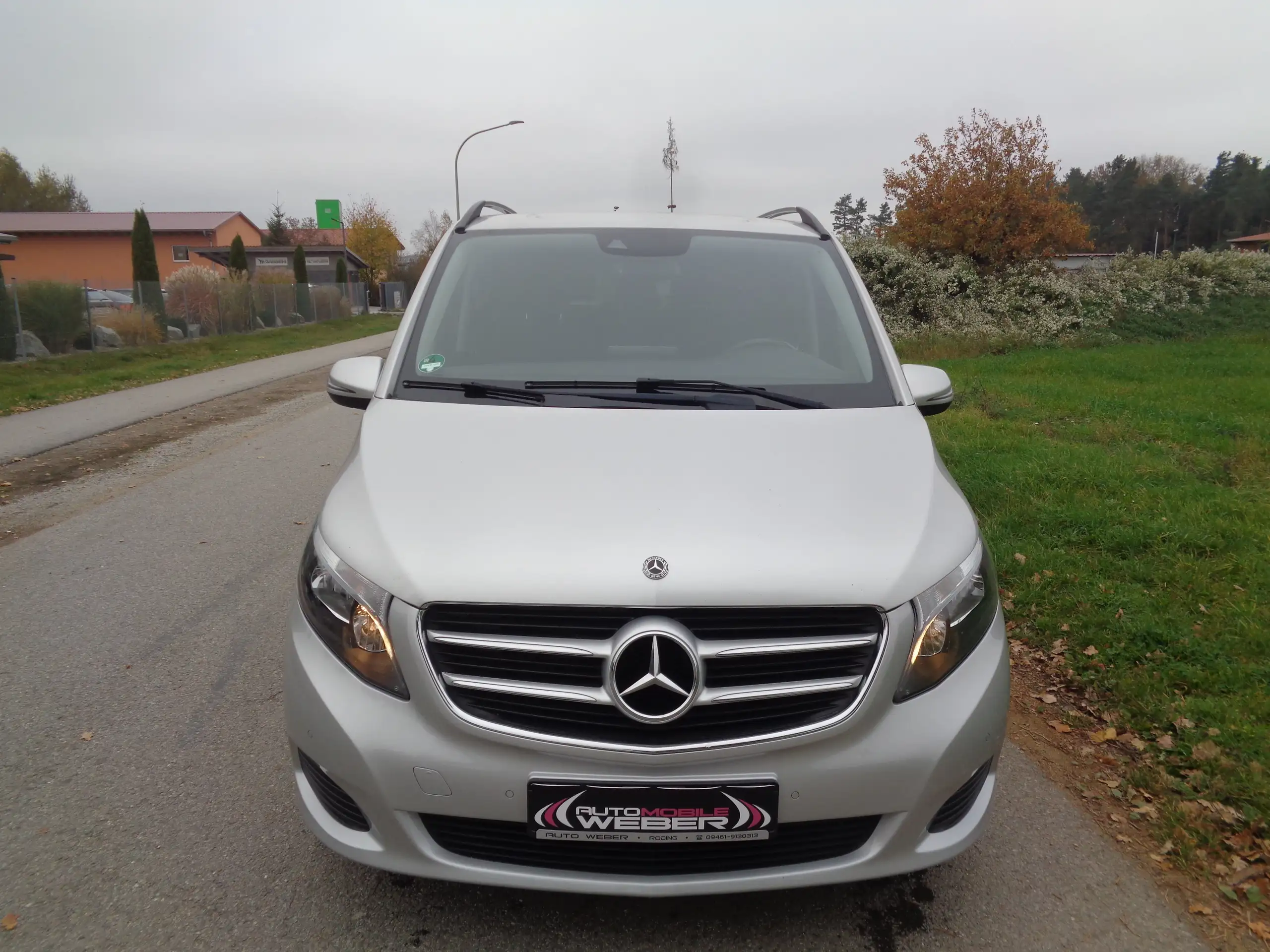 Mercedes-Benz - V 220