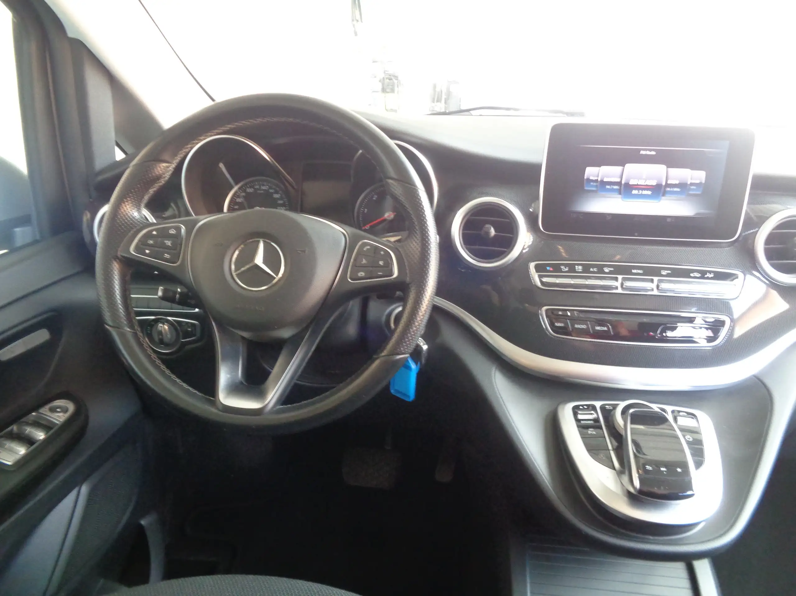 Mercedes-Benz - V 220